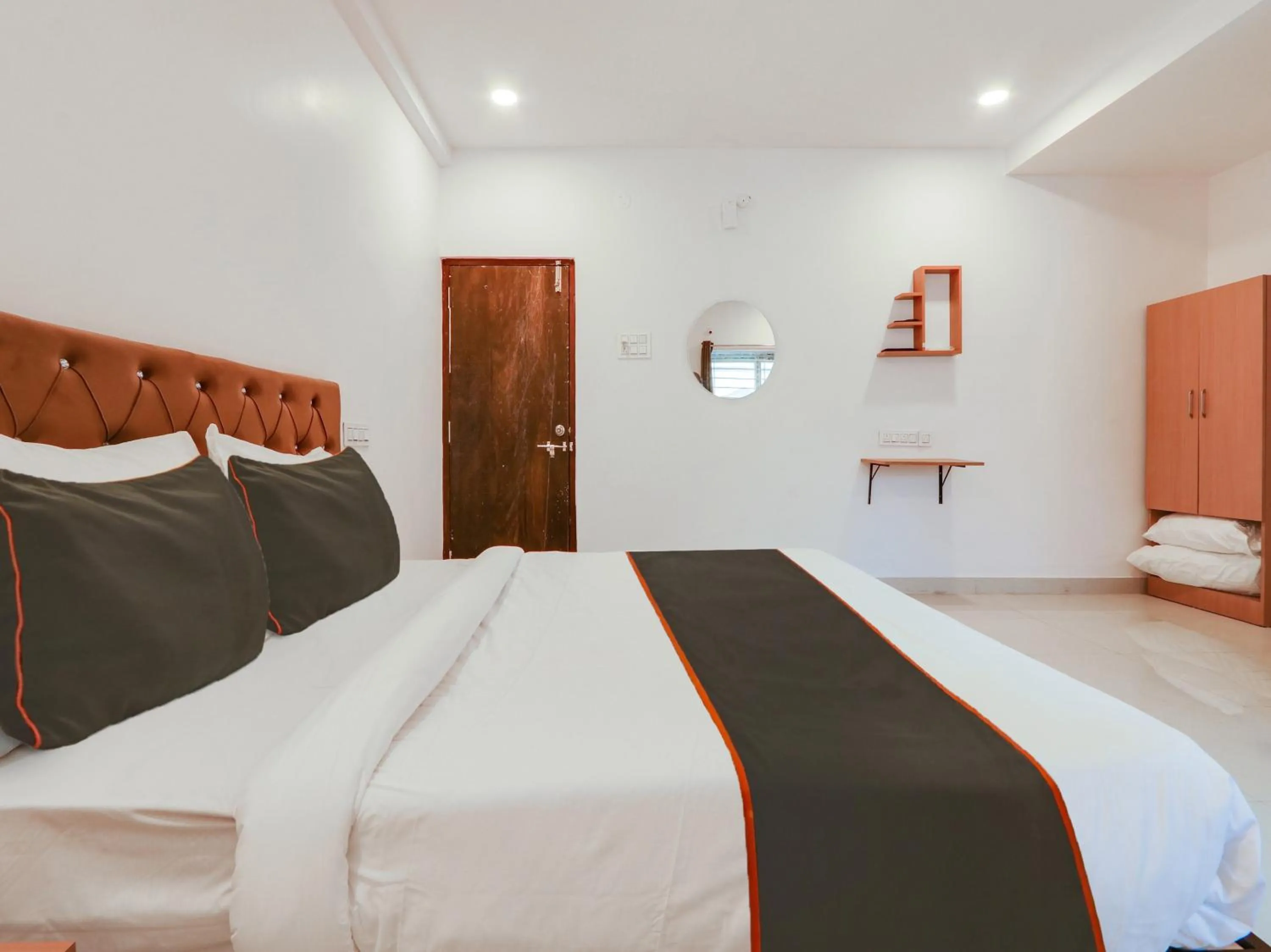 Bedroom, Bed in Super Collection O White Ridge Kamineni