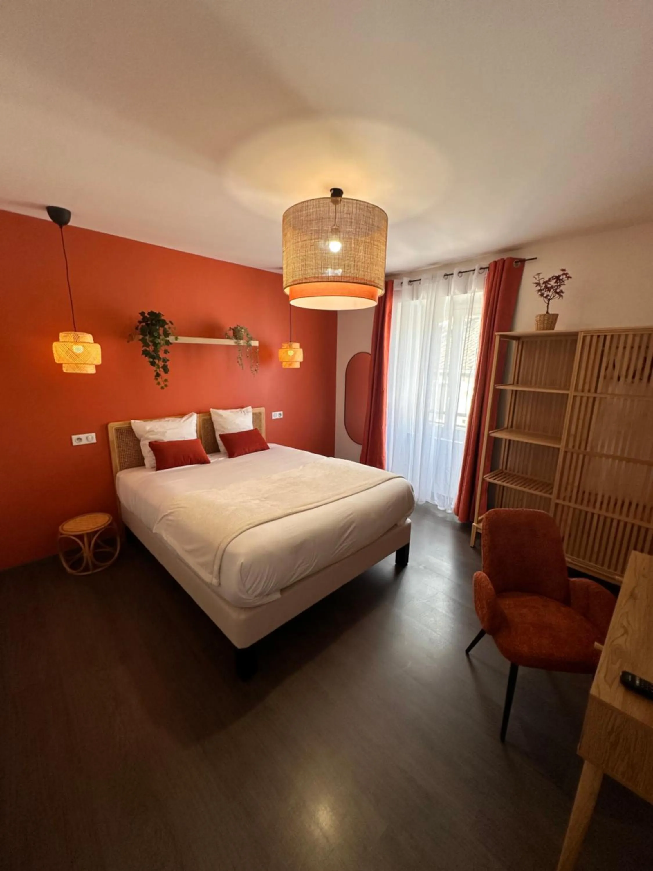 Property building, Bed in Auberge du Vieux Lanas Logis Hotel Restaurant
