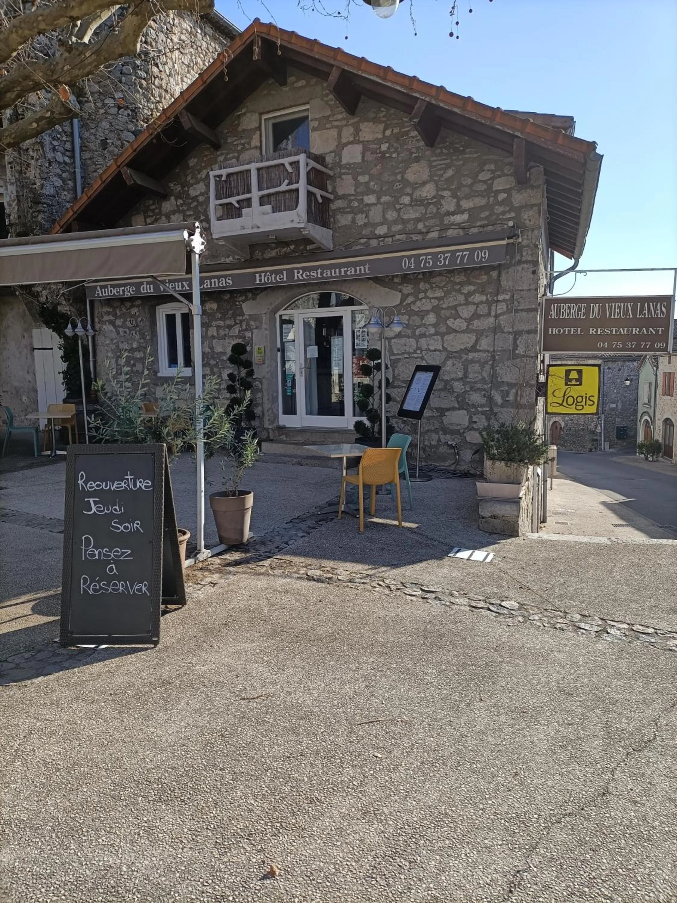 Property building in Auberge du Vieux Lanas Logis Hotel Restaurant