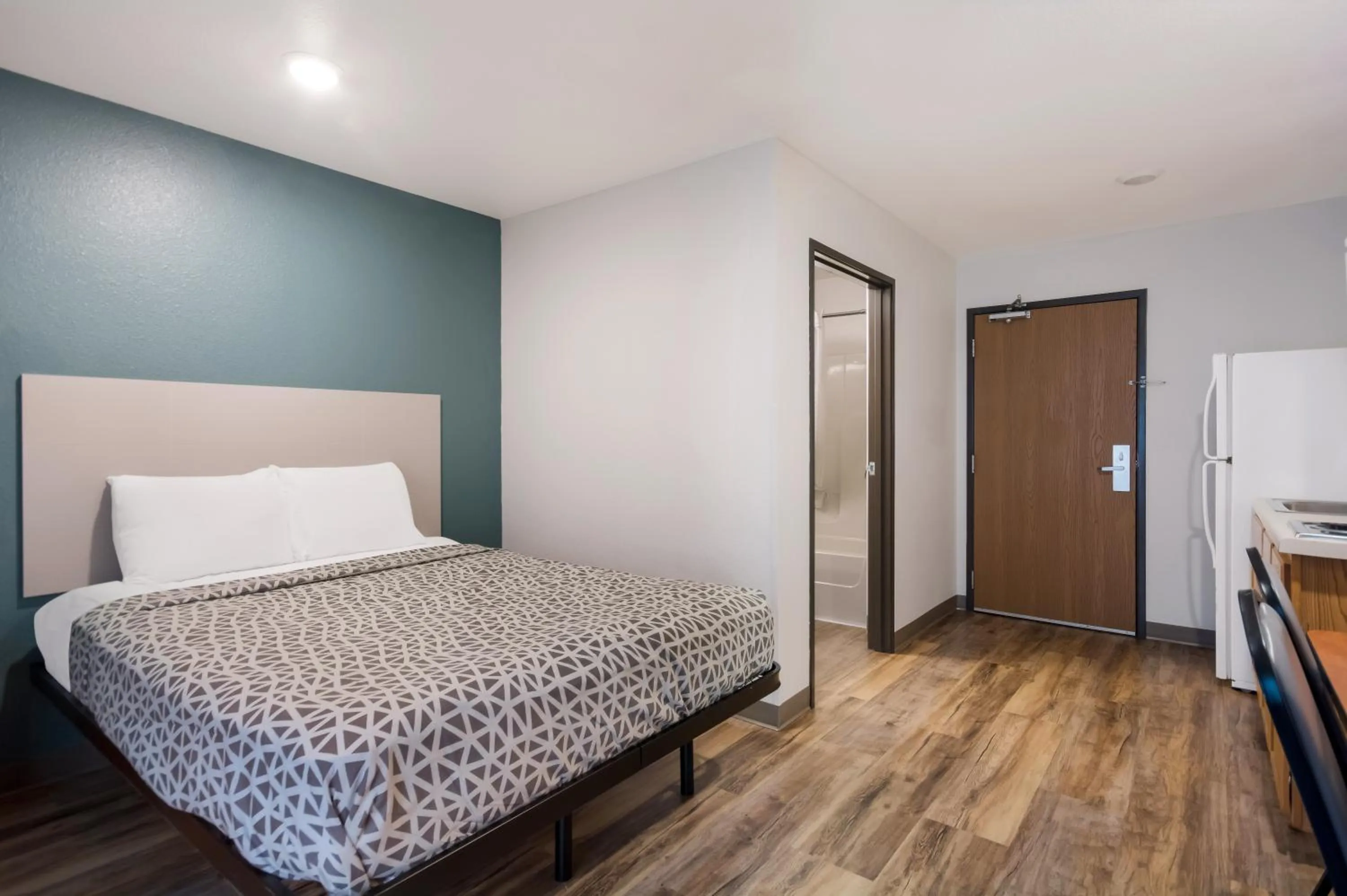 Bedroom, Bed in WoodSpring Suites Johnson City