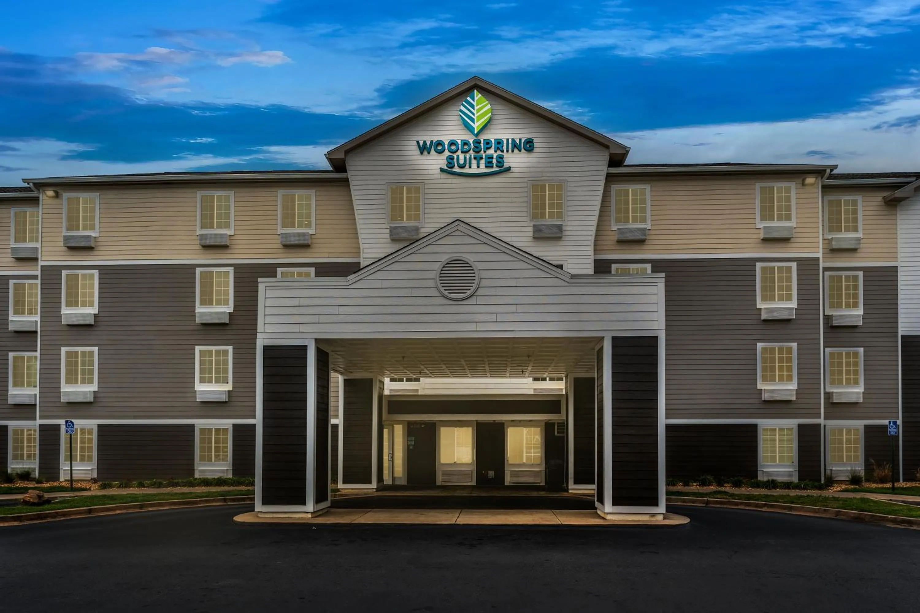 Property building in WoodSpring Suites Macon North