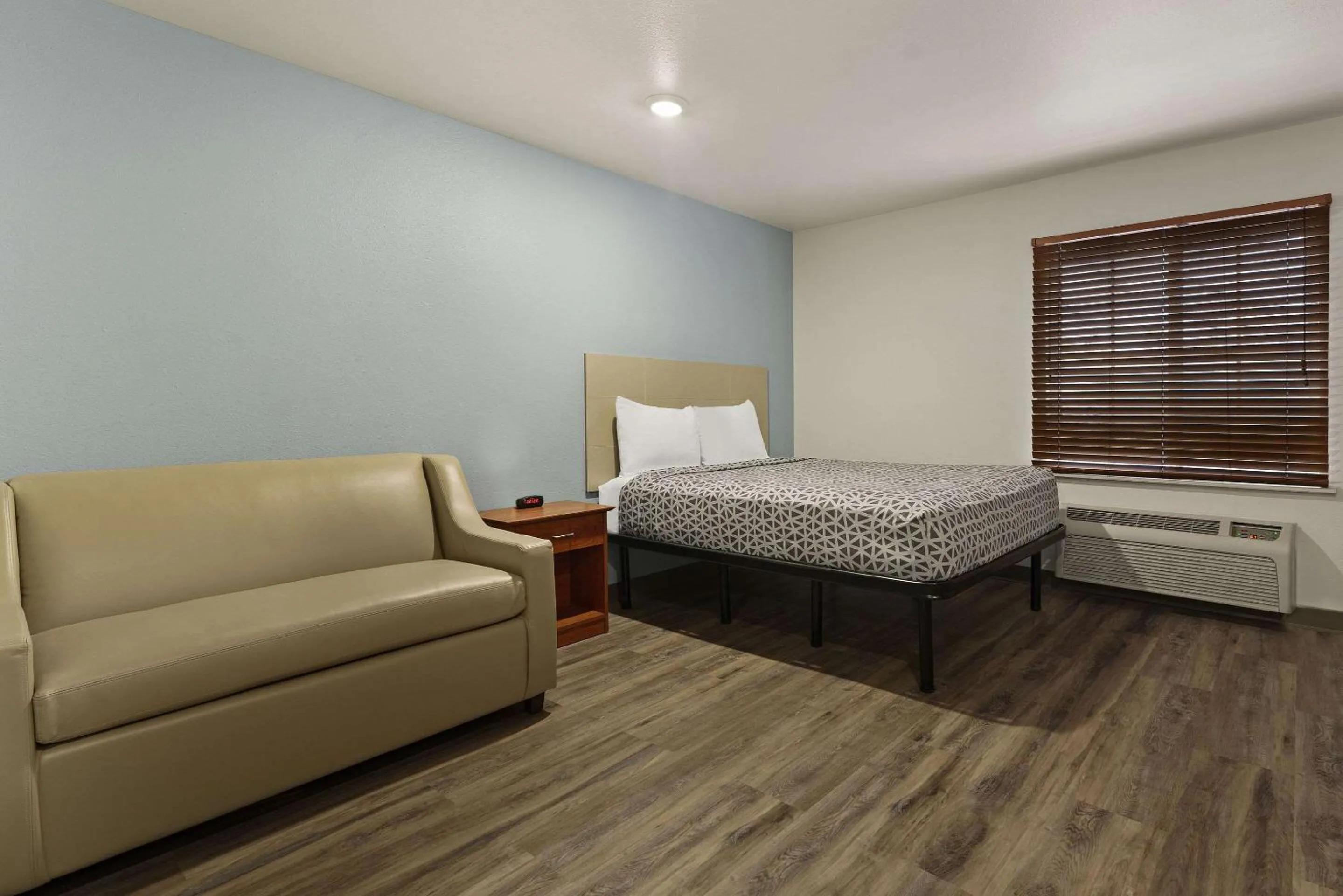 Bedroom in WoodSpring Suites Macon North