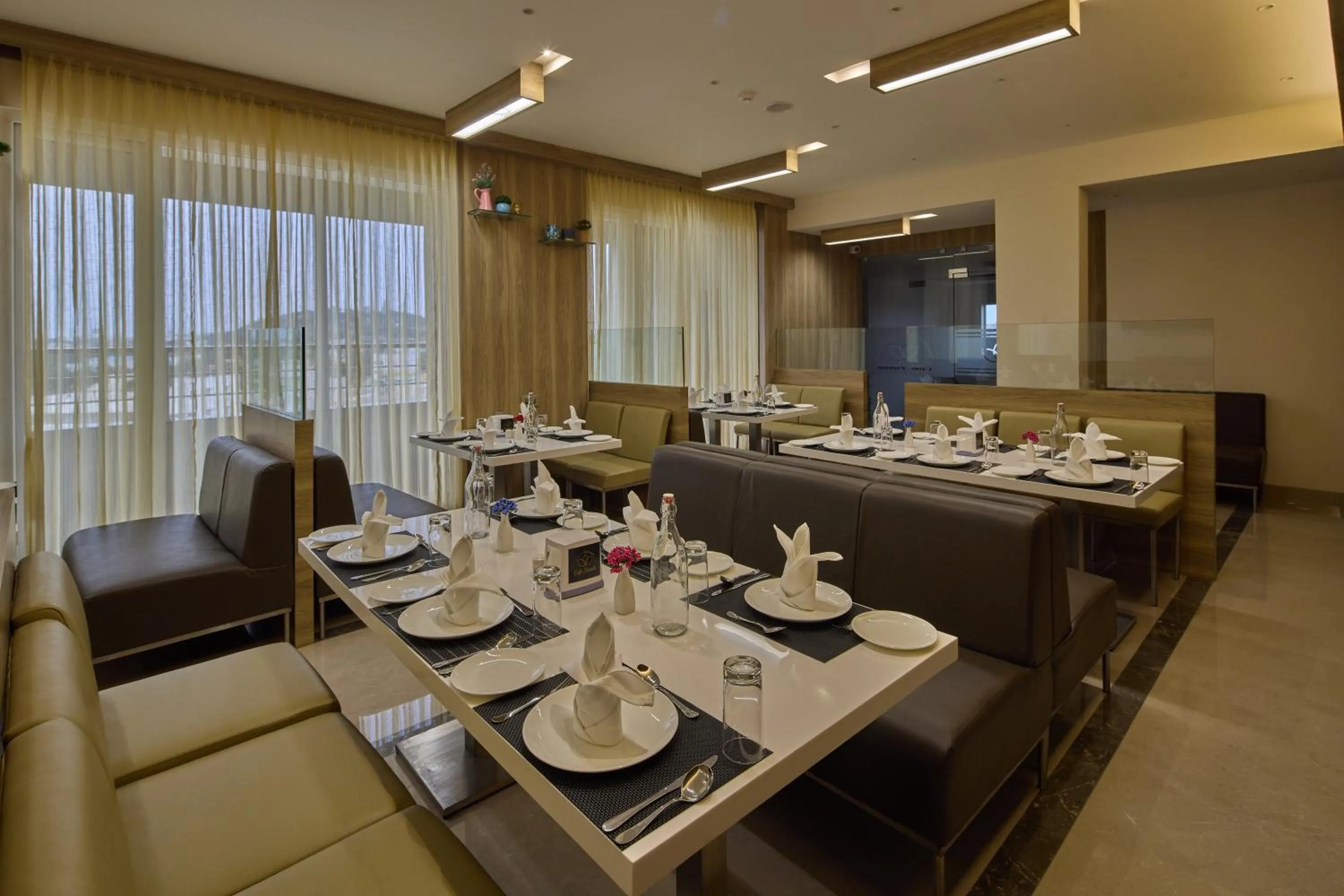 Restaurant/places to eat in Grand Continent Hosur A Sarovar Portico Affiliate Hotel