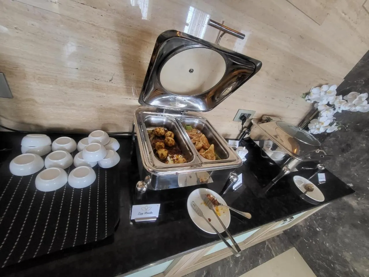 Restaurant/places to eat in Grand Continent Hosur A Sarovar Portico Affiliate Hotel