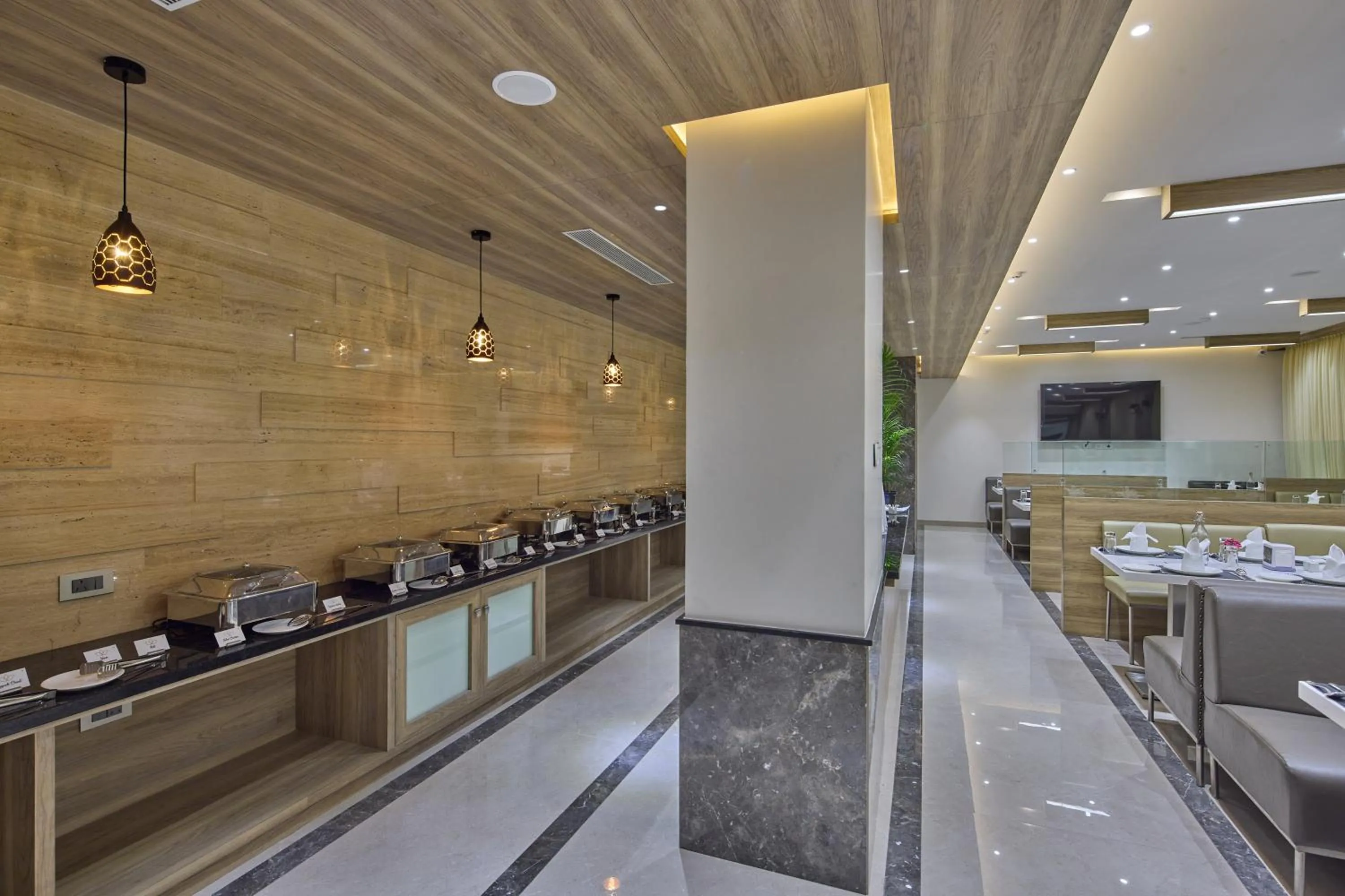 Restaurant/places to eat in Grand Continent Hosur A Sarovar Portico Affiliate Hotel