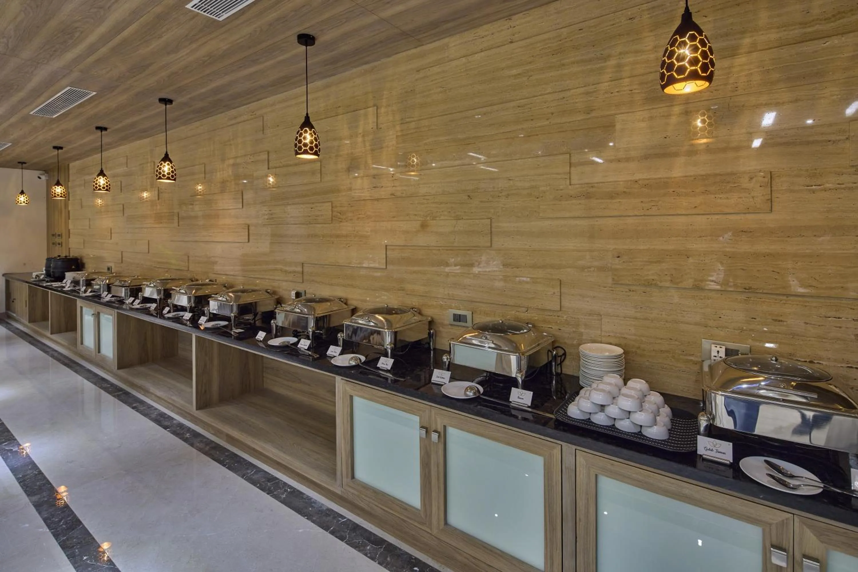 Restaurant/places to eat in Grand Continent Hosur A Sarovar Portico Affiliate Hotel