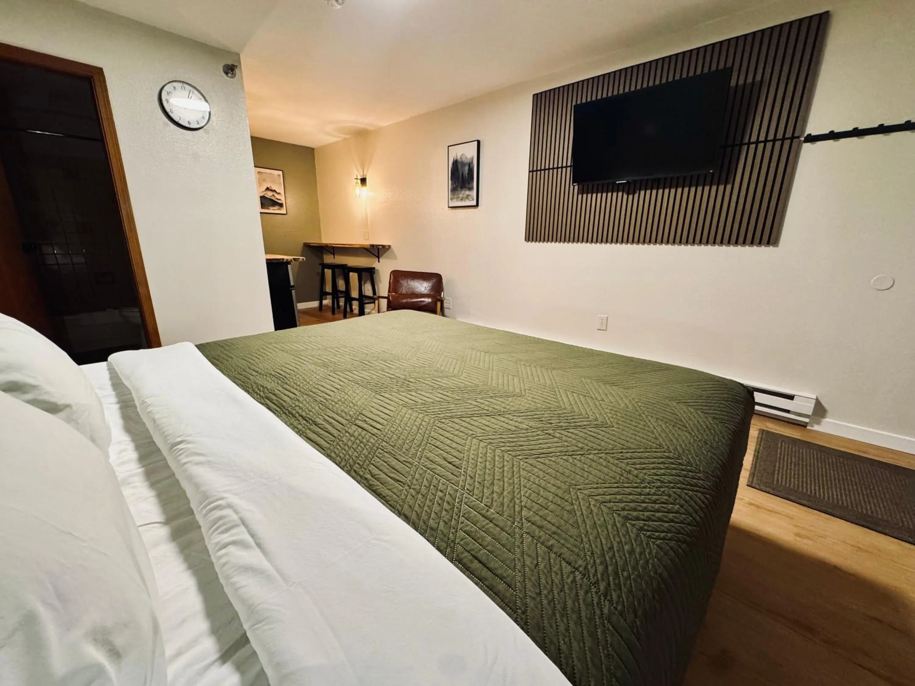 Bed in The Pioneer Motel