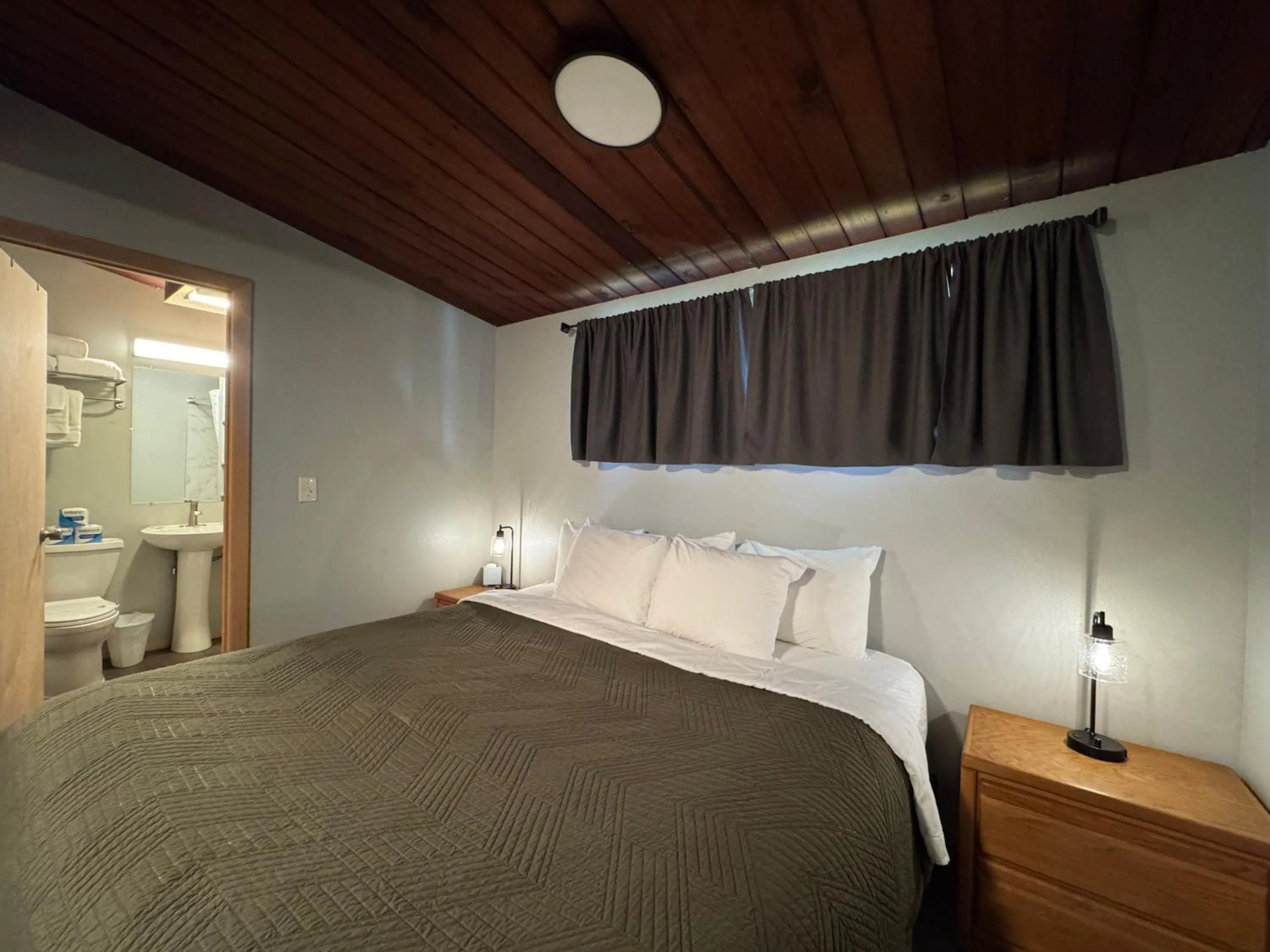 Bed in The Pioneer Motel