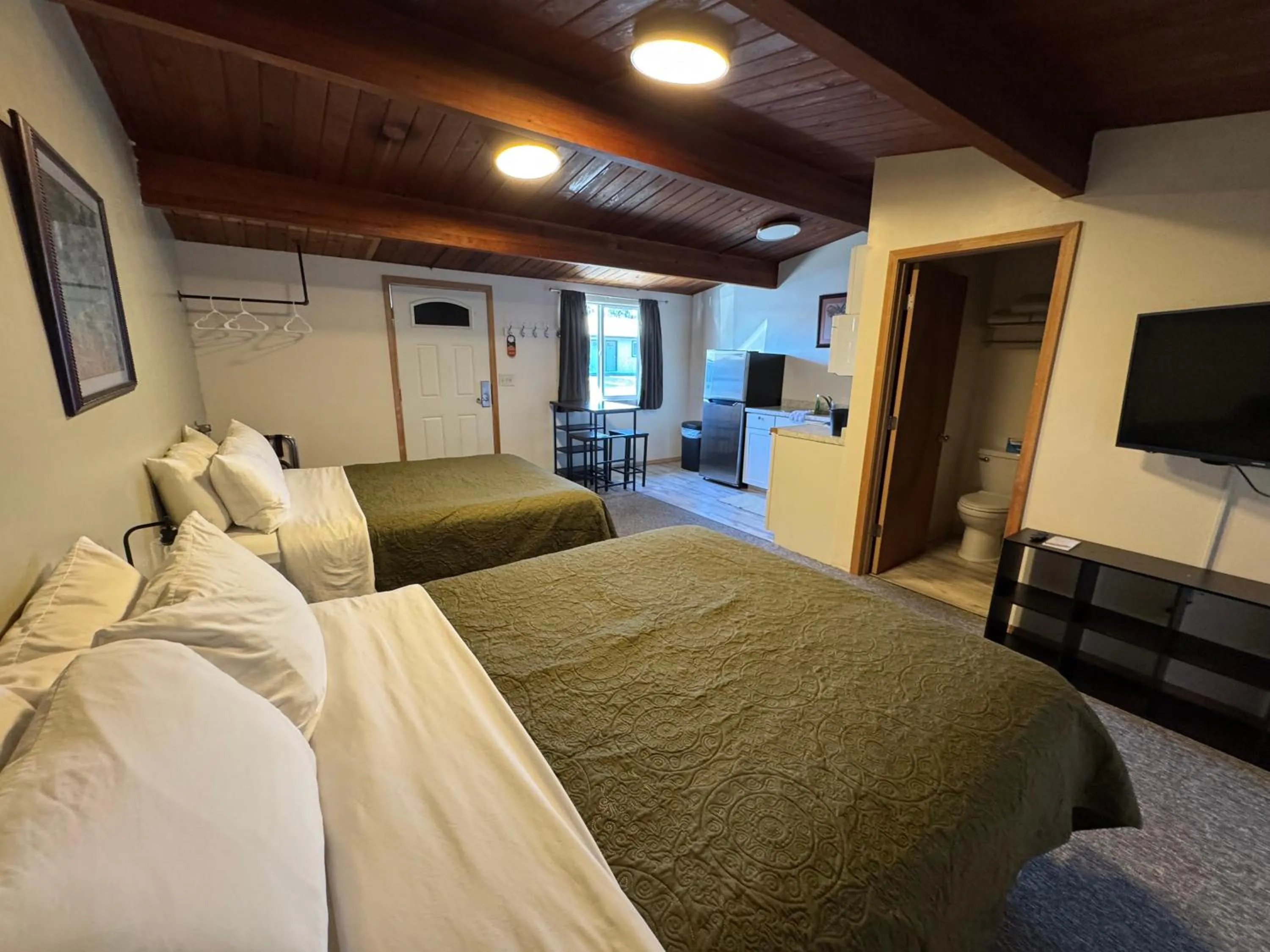 Bed in The Pioneer Motel