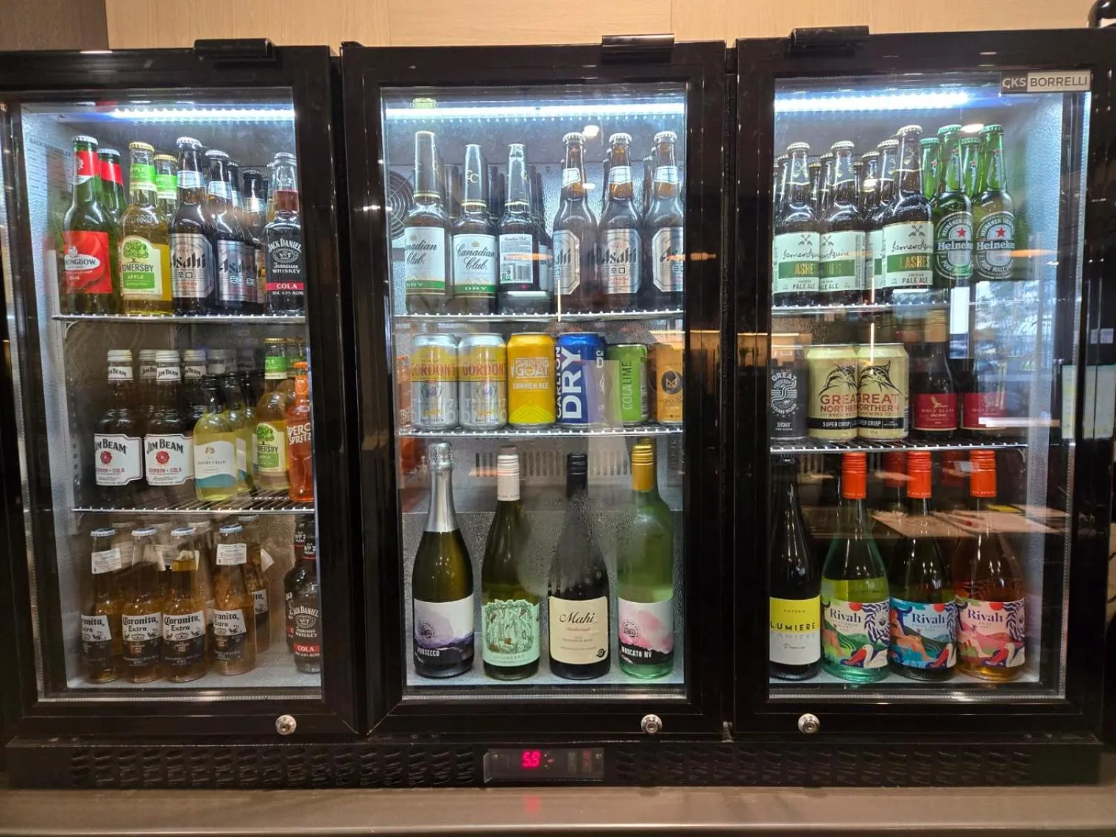 Alcoholic drinks in Quest Melbourne Airport