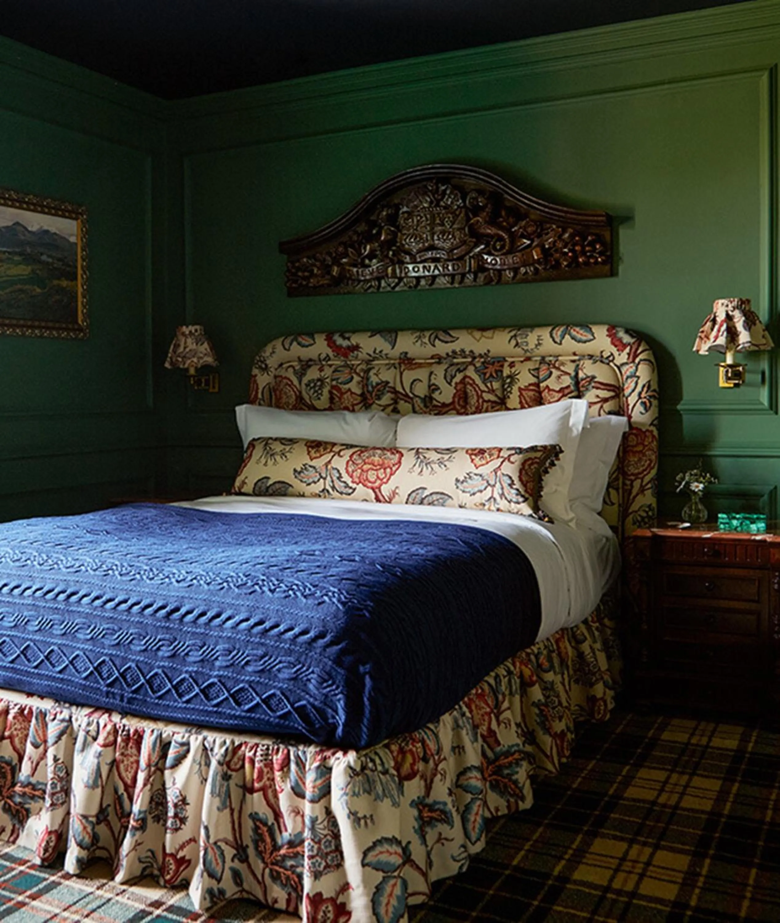 Photo of the whole room, Bed in Slieve Donard