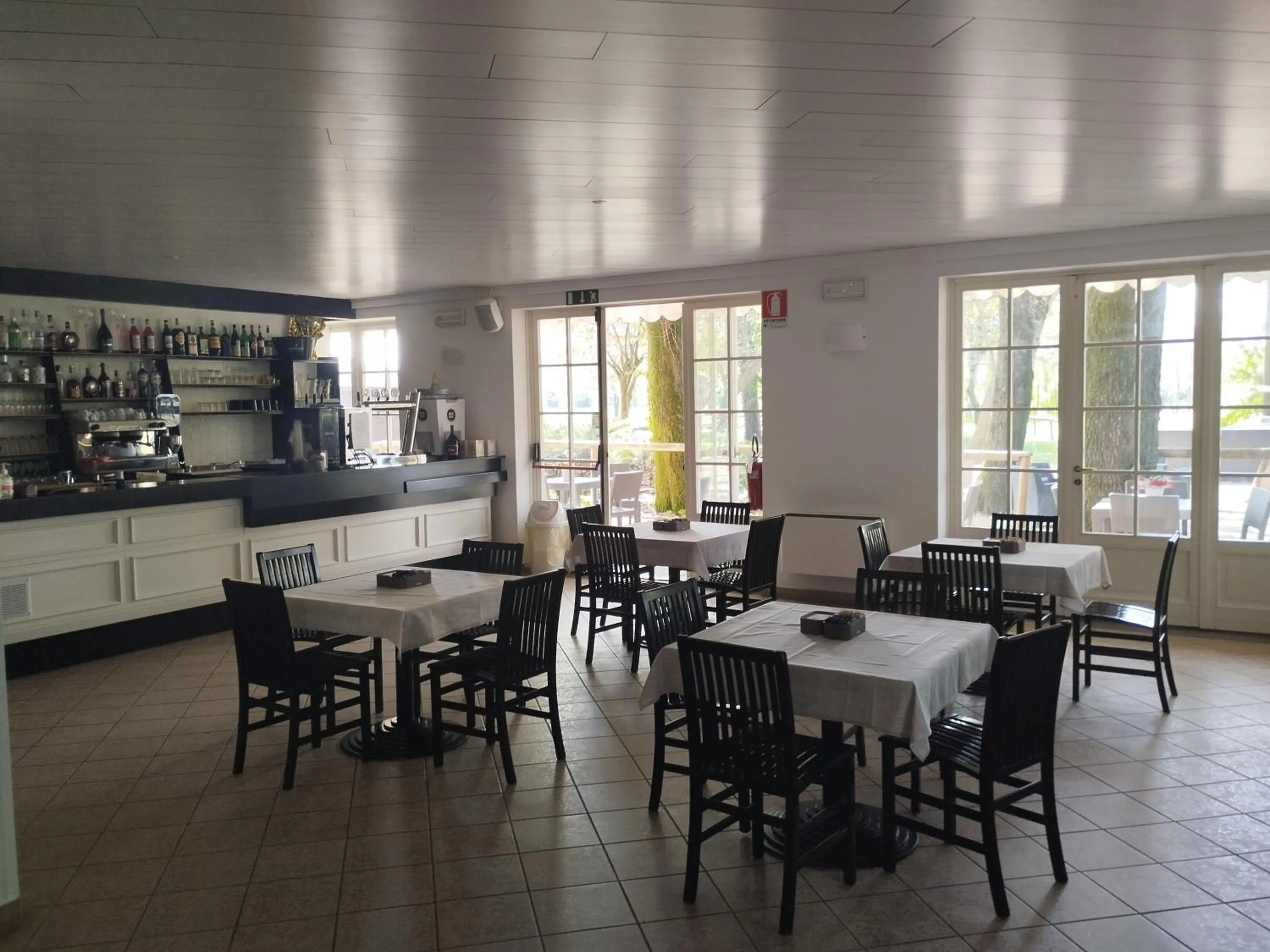 Restaurant/places to eat in HOTEL VILLA MABULTON 2.0