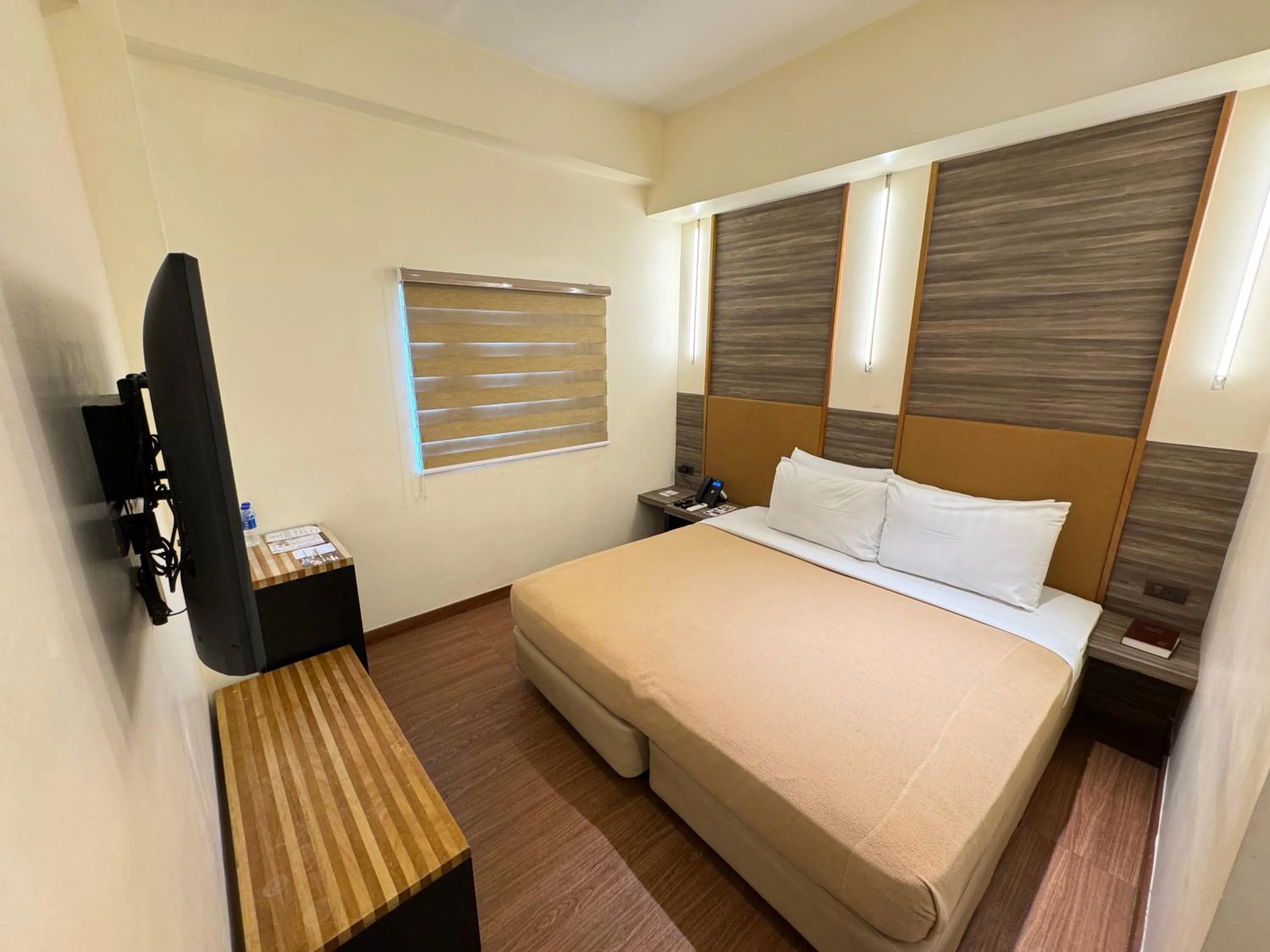 Bedroom, Bed in Kabayan Hotel Pasay
