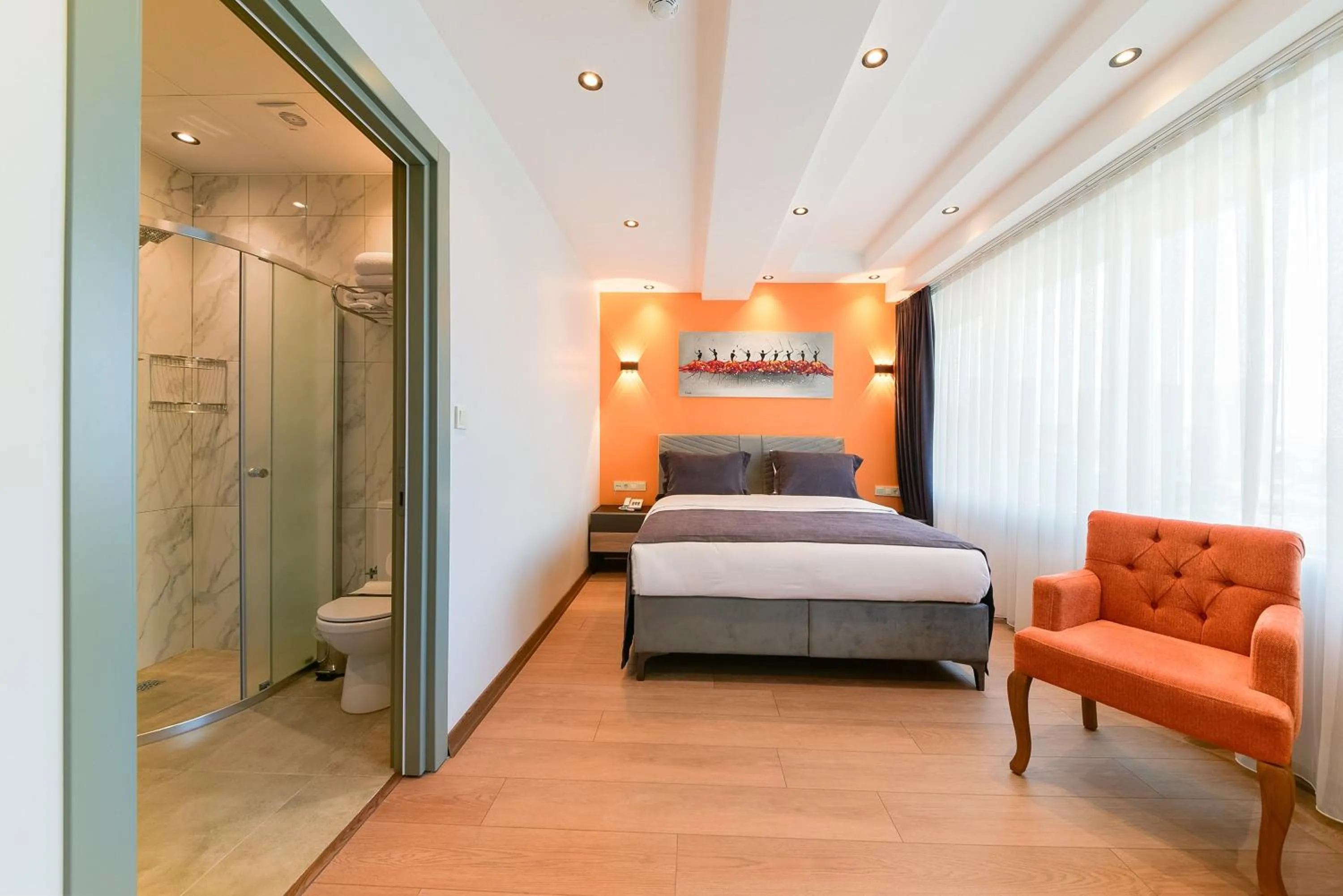 Bathroom, Bed in Rise Inn