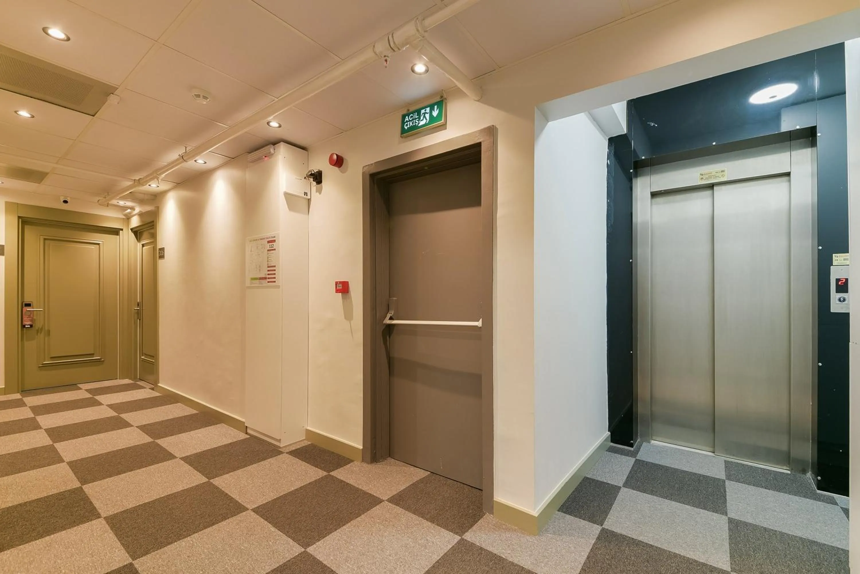 elevator in Rise Inn