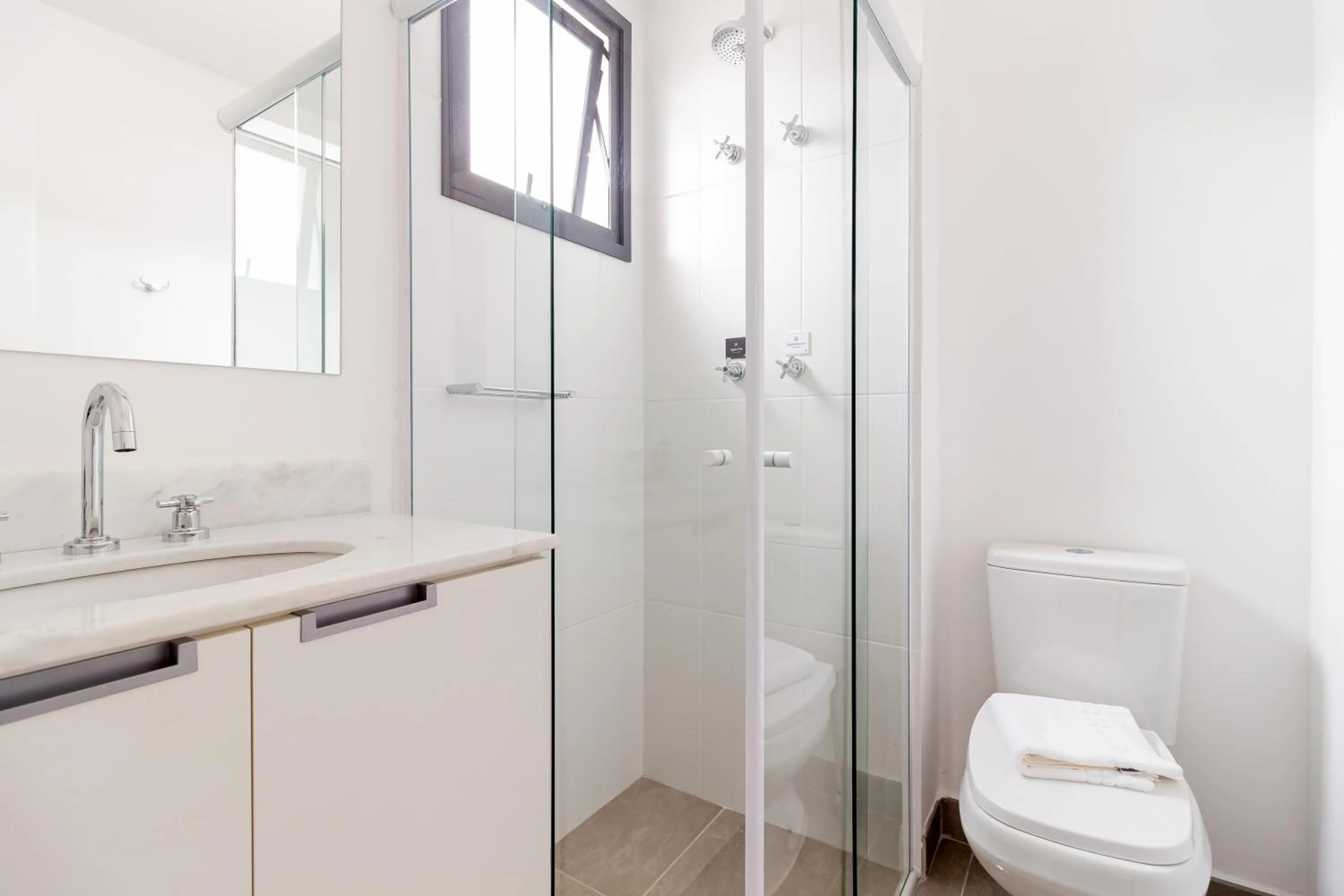 Shower in Charlie Harmonia Vila Madalena