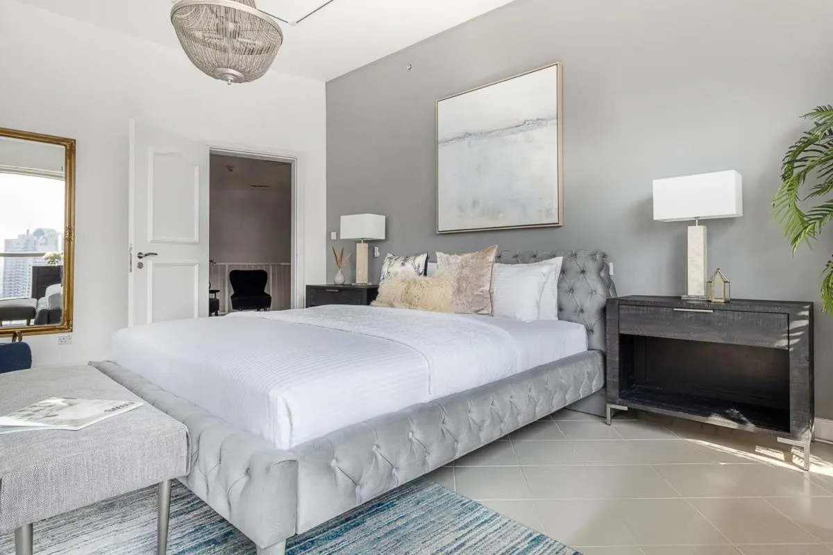 Bed in Premium Penthouse w Private Pool in Dubai Marina