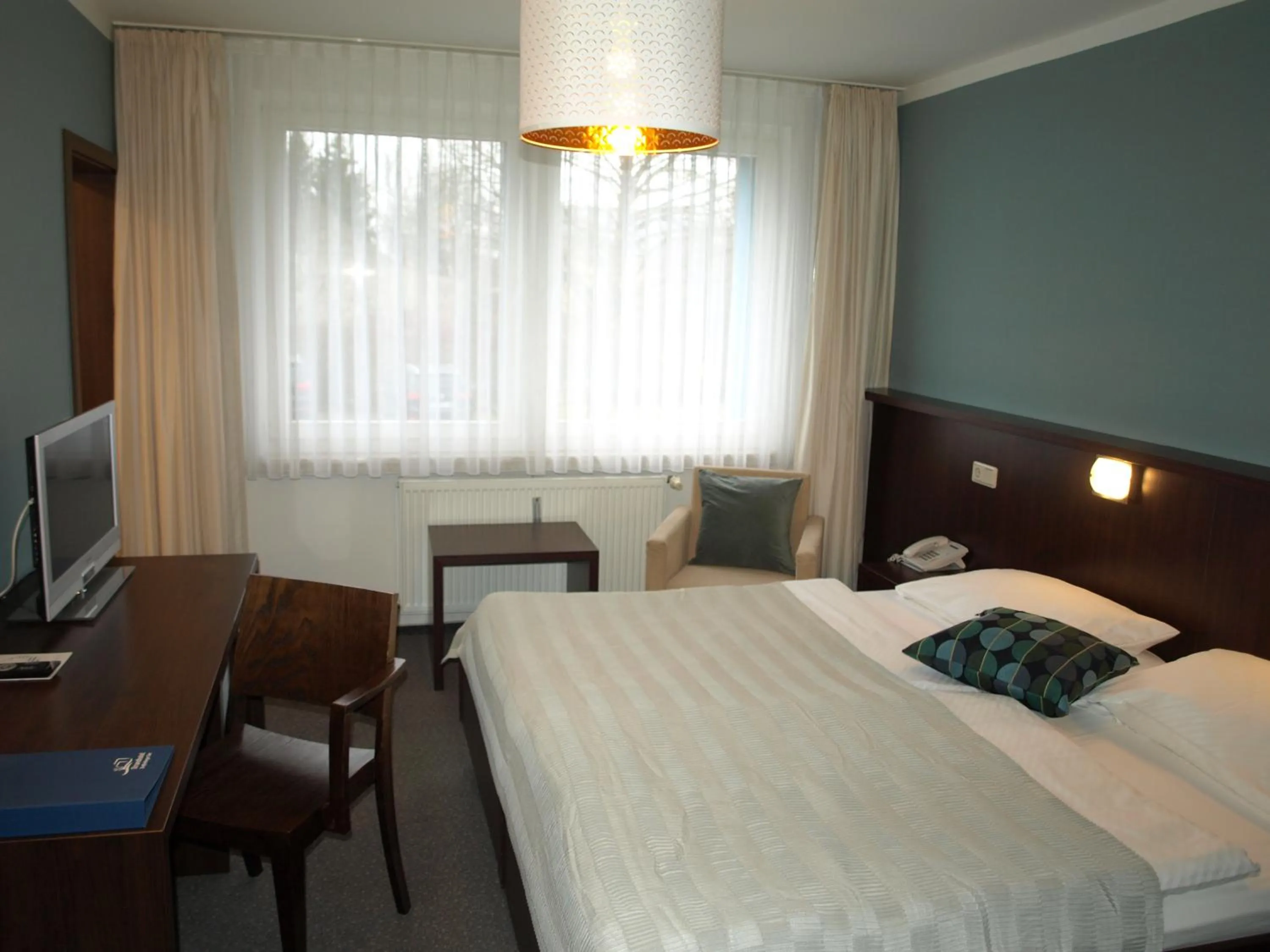 Photo of the whole room, Bed in Strandhotel Senftenberger See