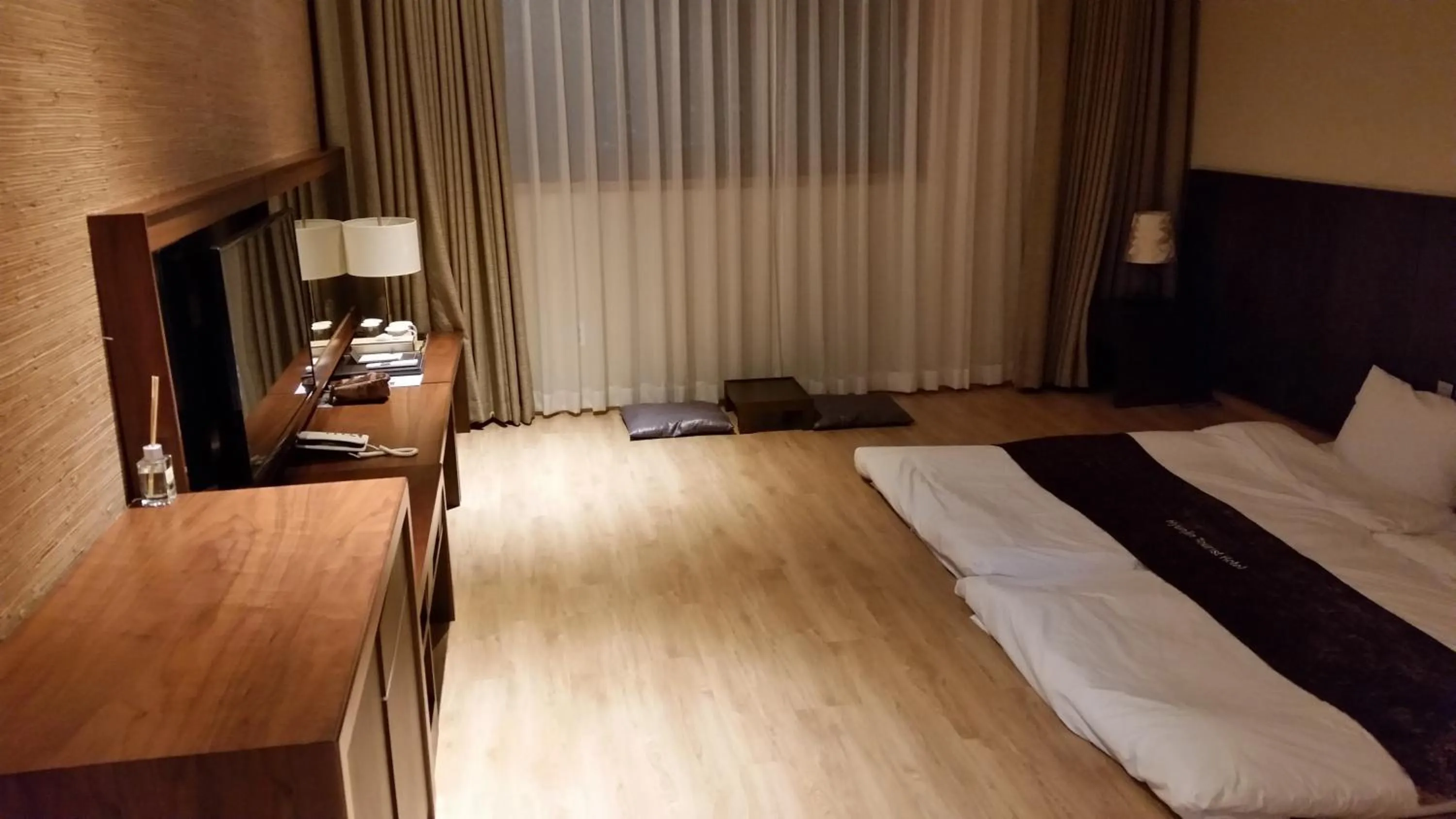 Photo of the whole room, Bed in Hyunjin Tourist Hotel