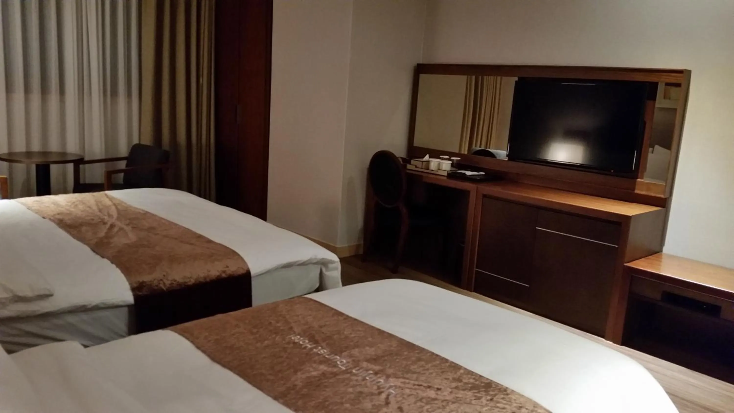 Photo of the whole room, Bed in Hyunjin Tourist Hotel