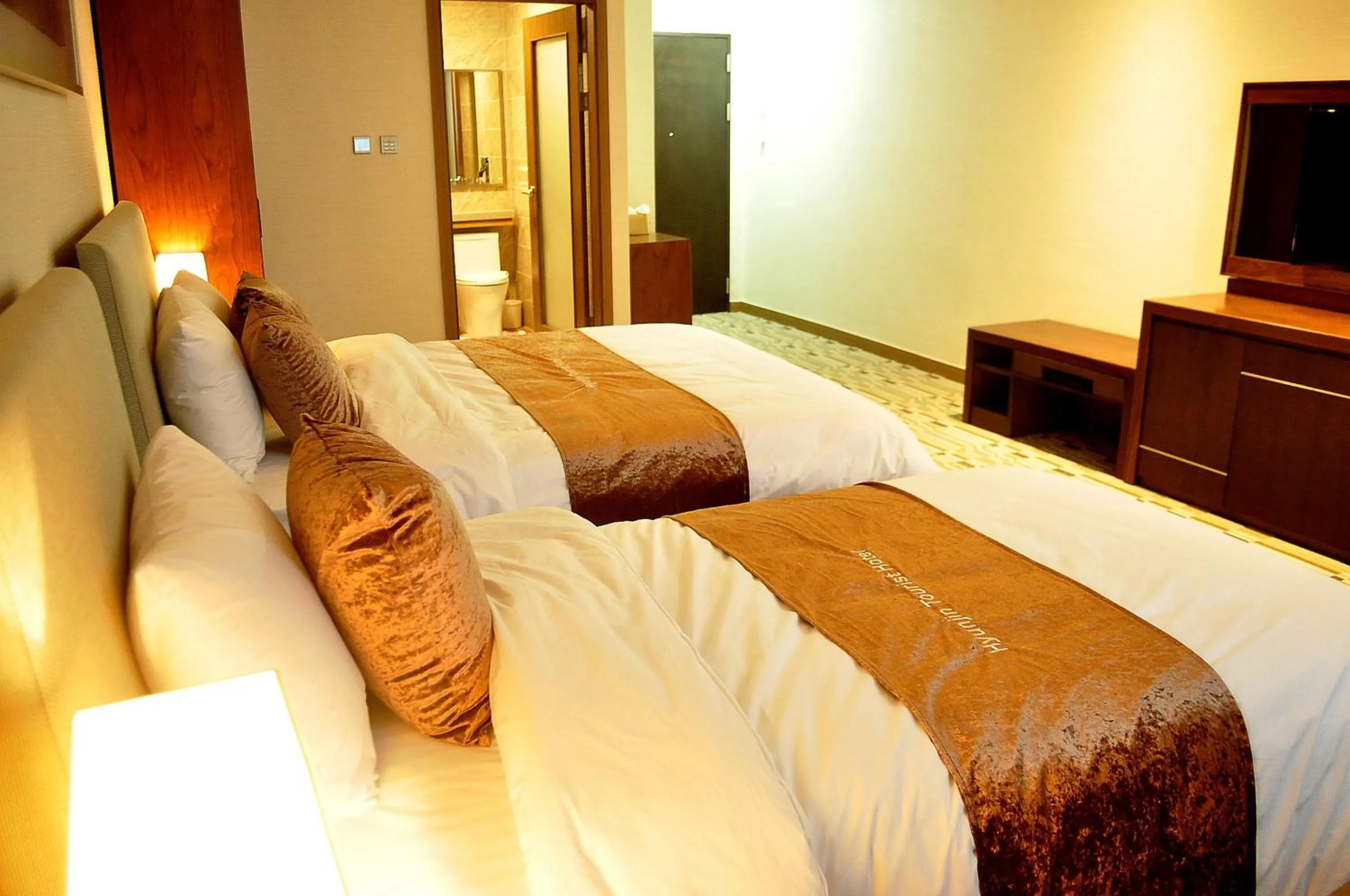 Photo of the whole room, Bed in Hyunjin Tourist Hotel