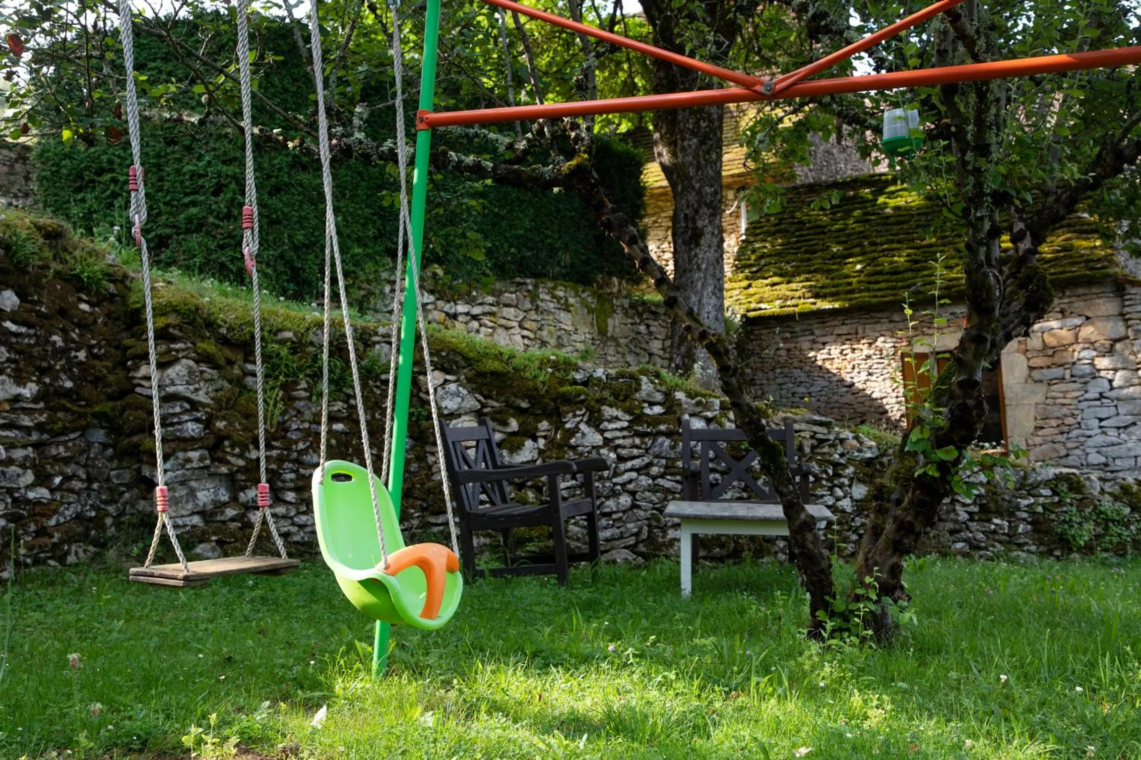 Children play ground in Chambres d'hôtes avec Piscine la Rossillonie