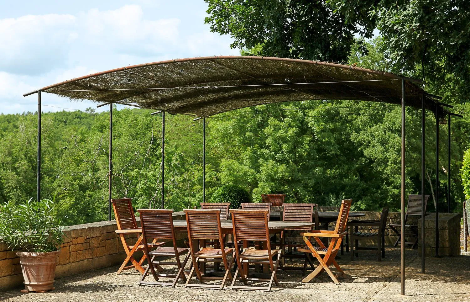 Patio in Chambres d'hôtes avec Piscine la Rossillonie
