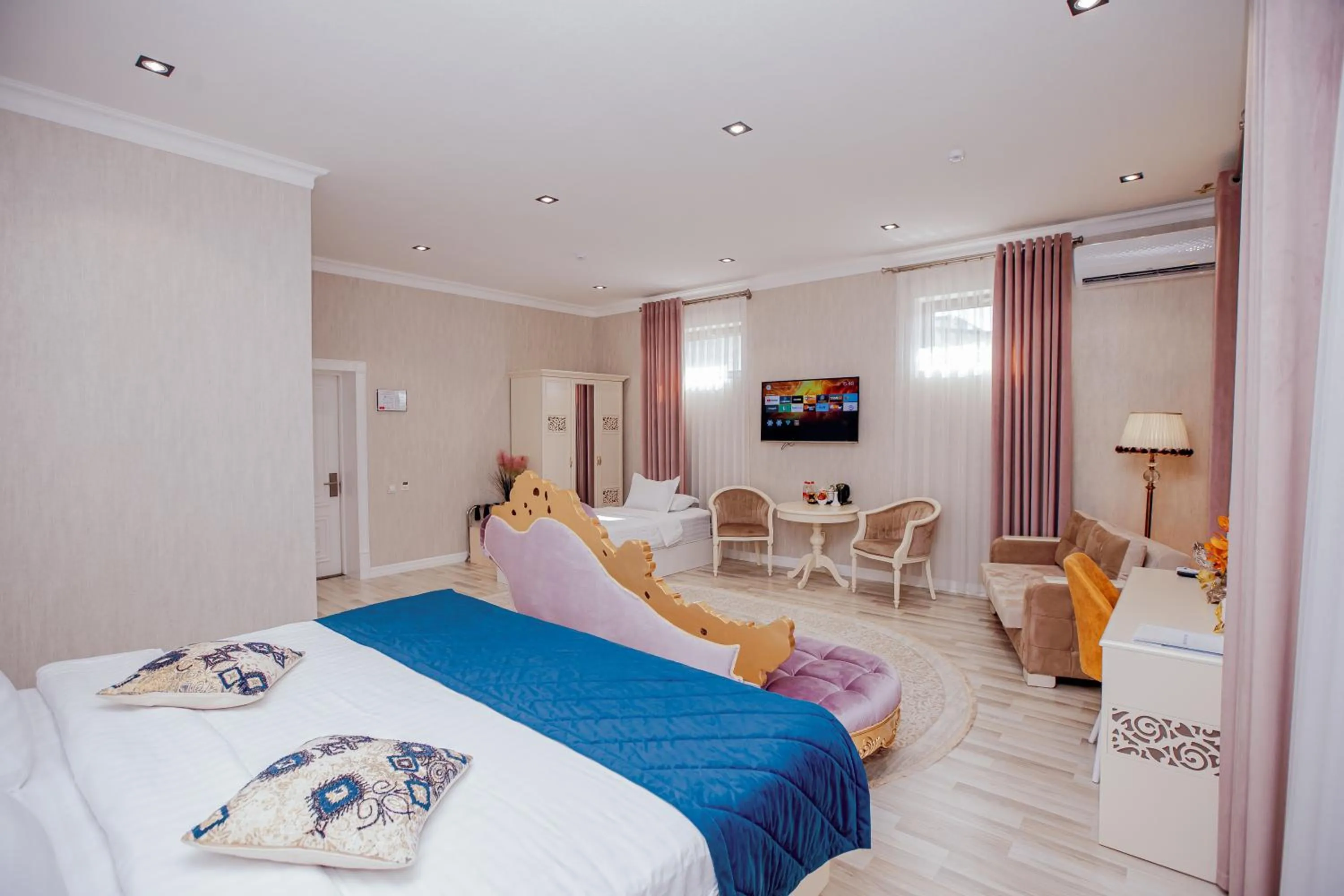 Bed in HOTEL SILK ROAD EMPIRE SAMARKAND