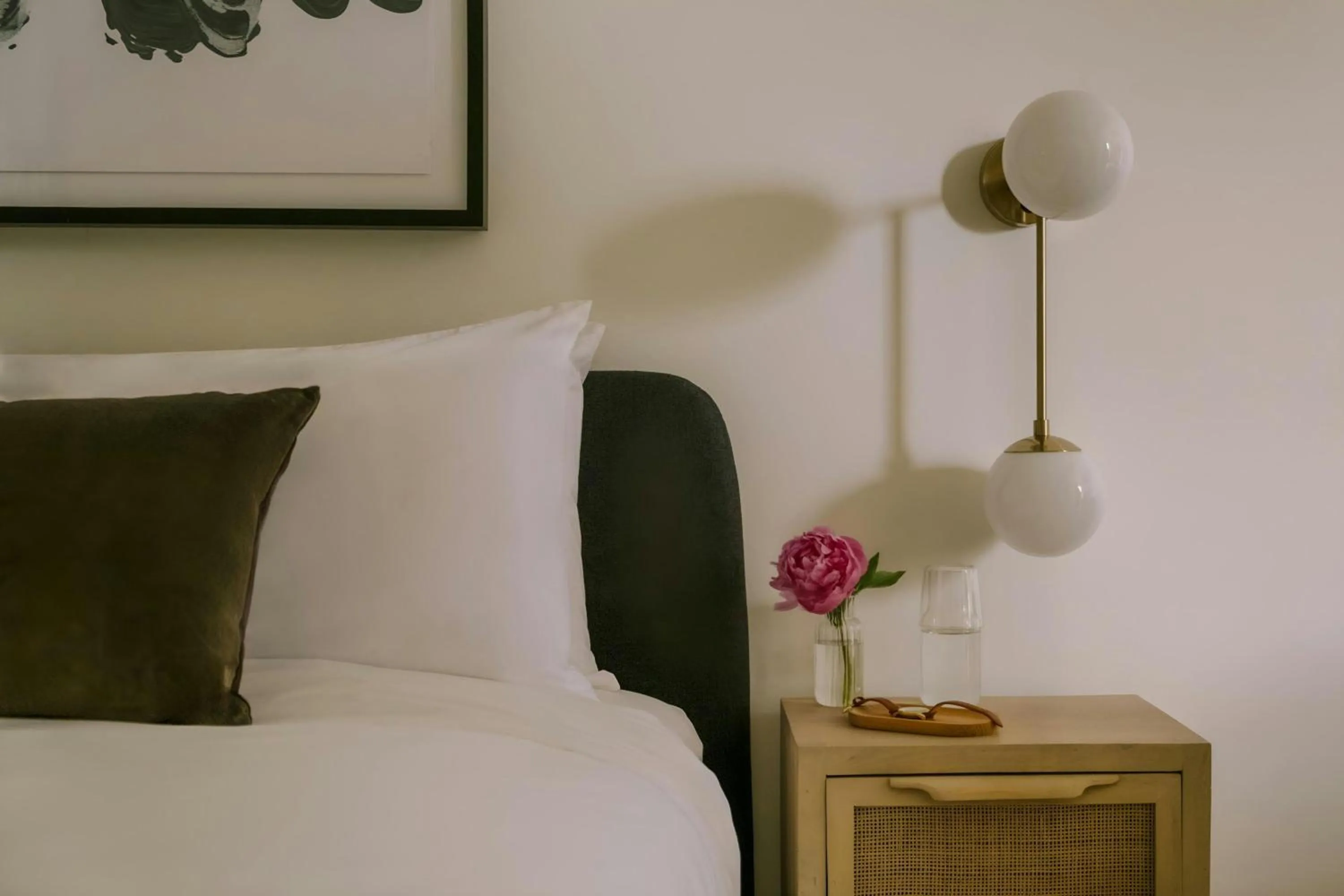 Bedroom, Bed in Sonder by Marriott Bonvoy The Craftsman Apartments Downtown LA