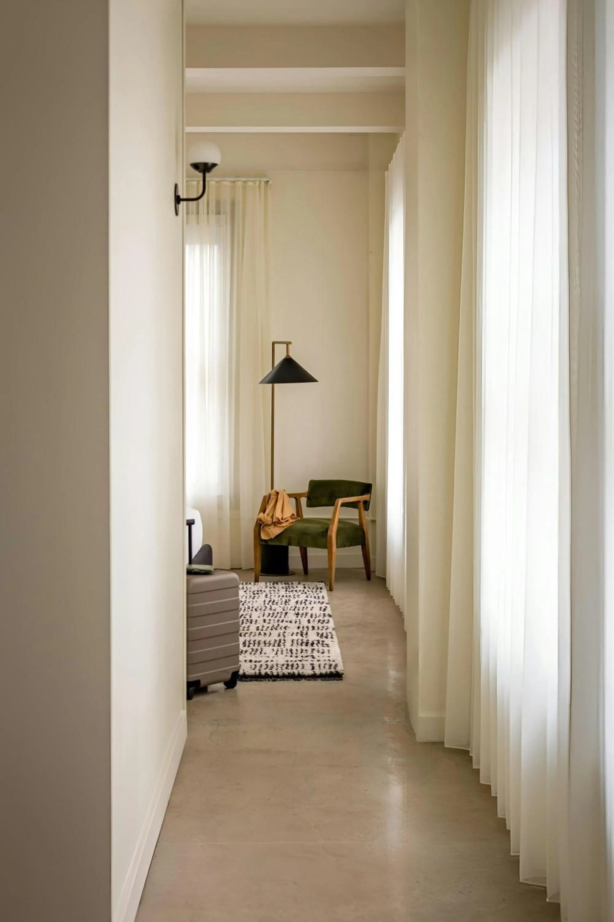 Photo of the whole room, Bed in Sonder by Marriott Bonvoy The Craftsman Apartments Downtown LA