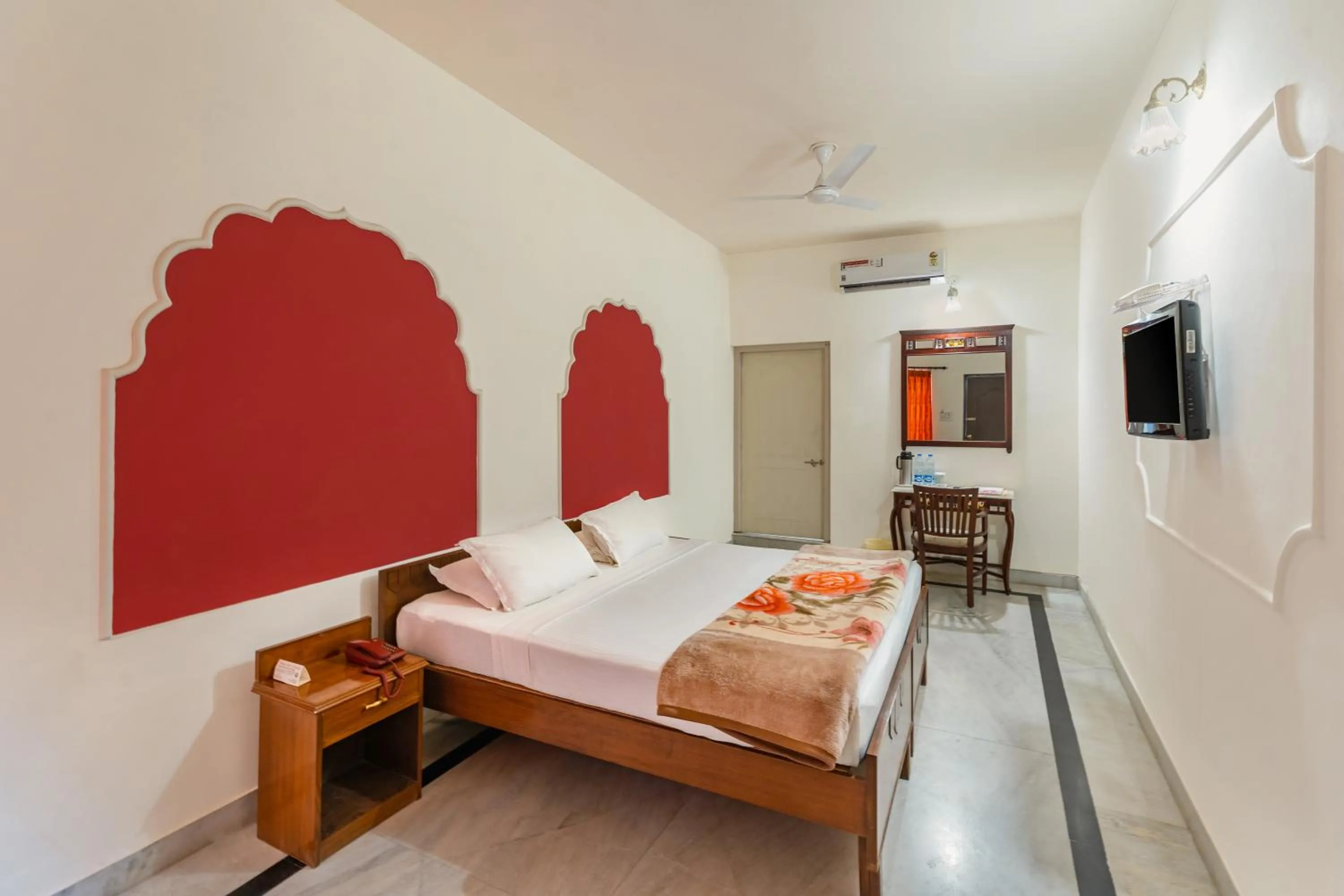 Bedroom, Bed in WelcomHeritage Kalyan Bhawan Hotel