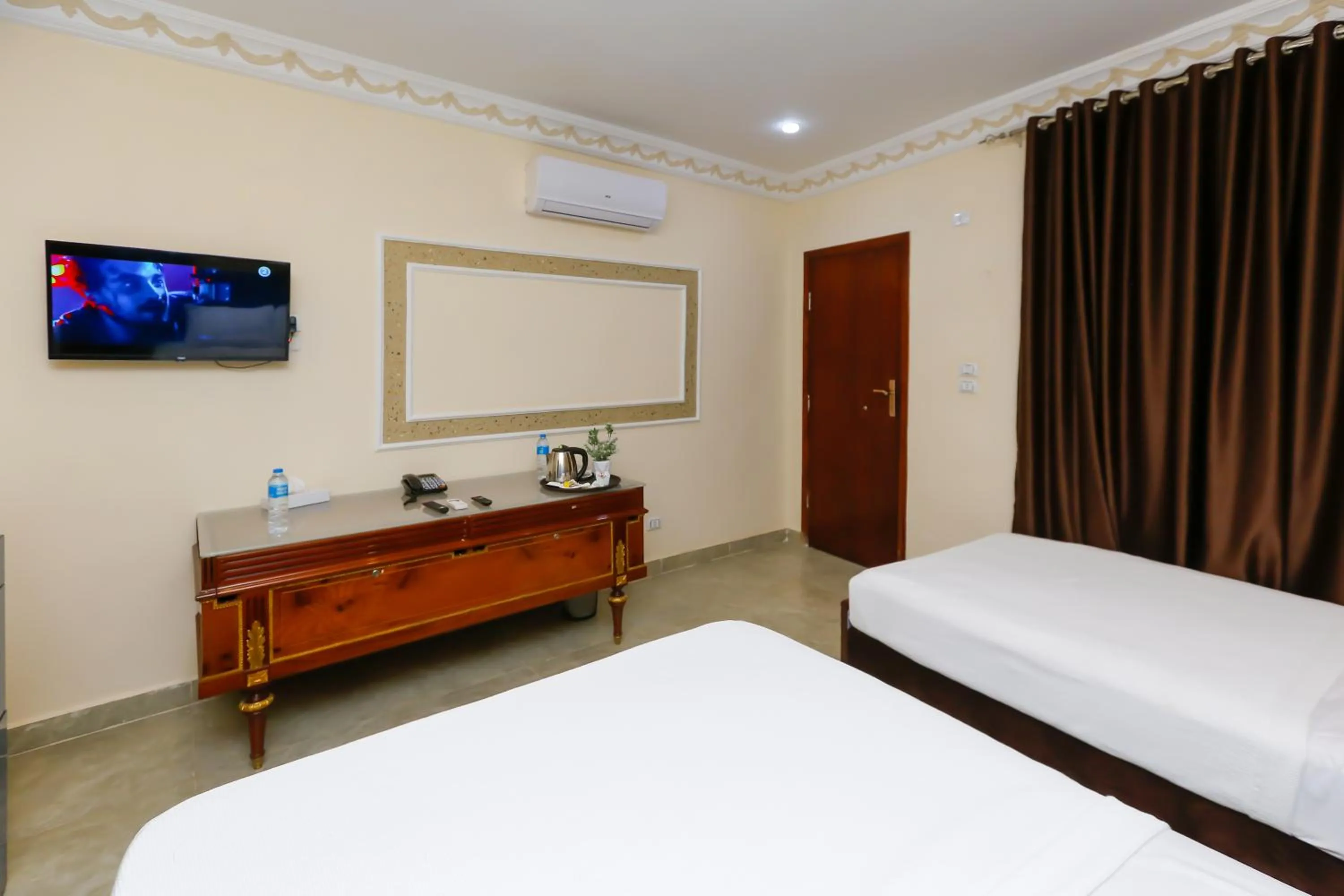 Bed in Turquoise Pyramids palace