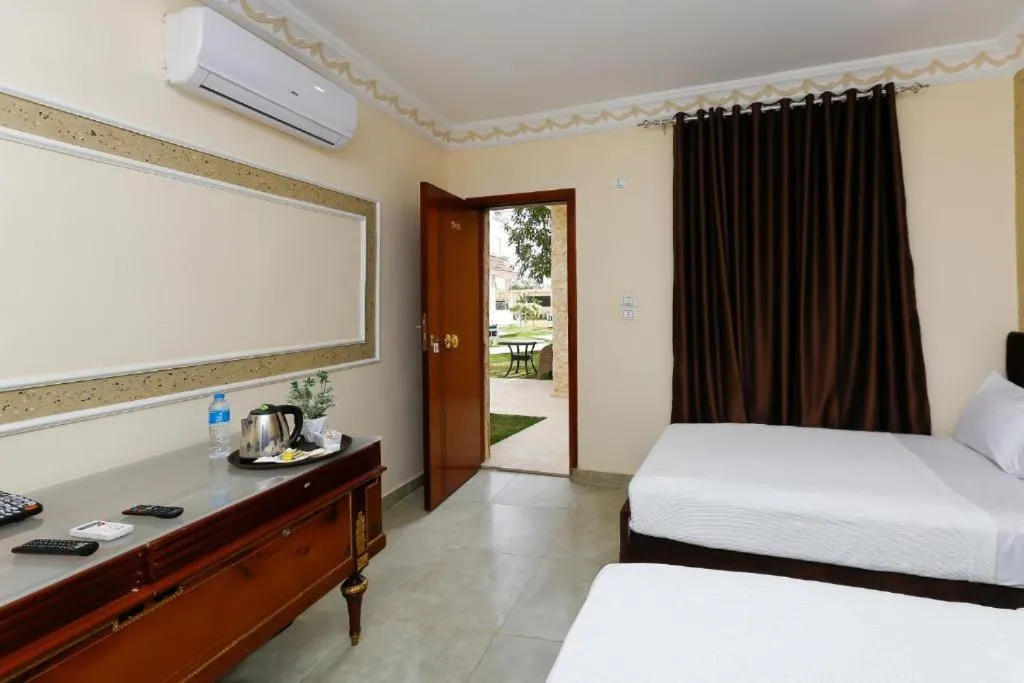 Bed in Turquoise Pyramids palace