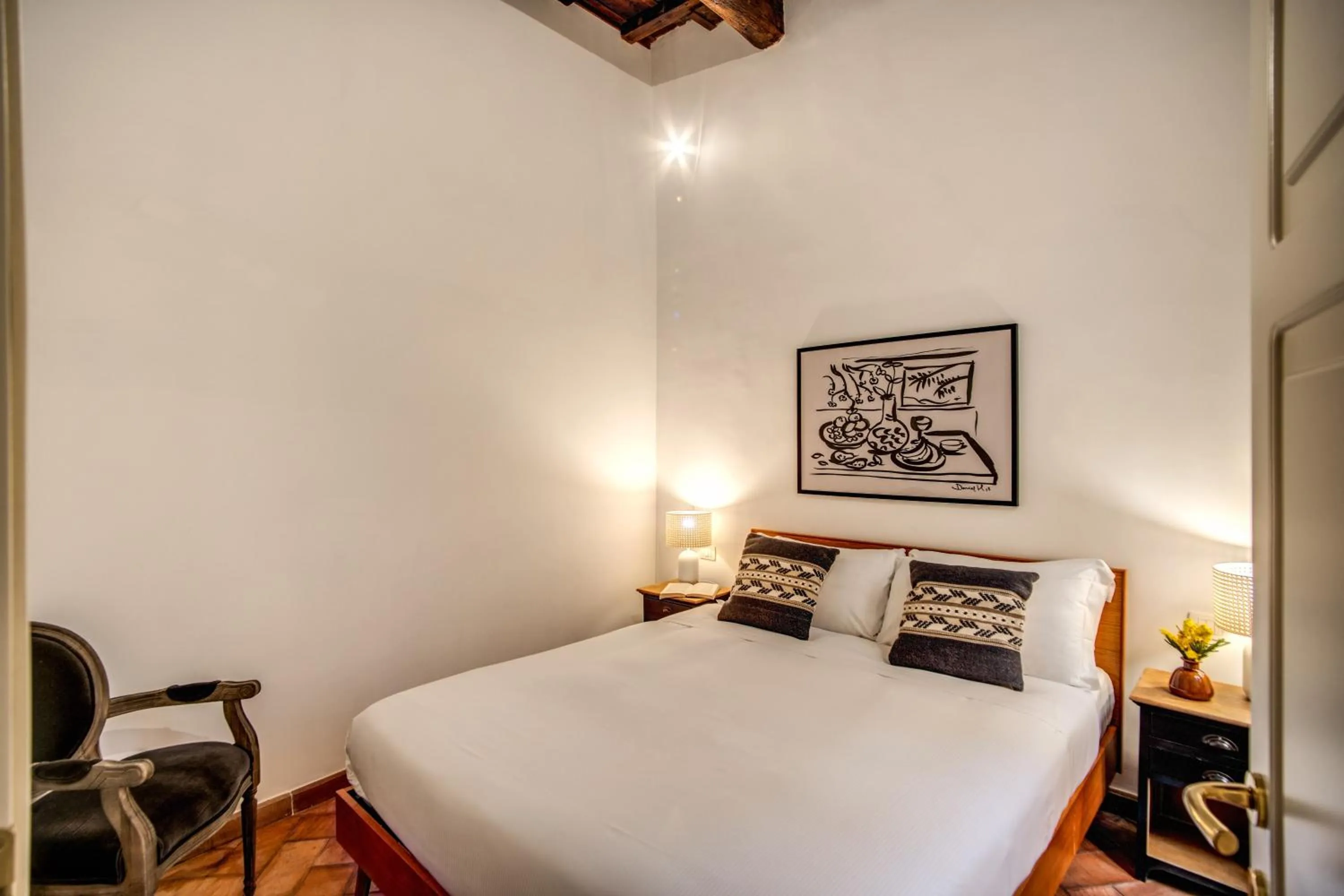 Bathroom, Bed in YourSuiteRome