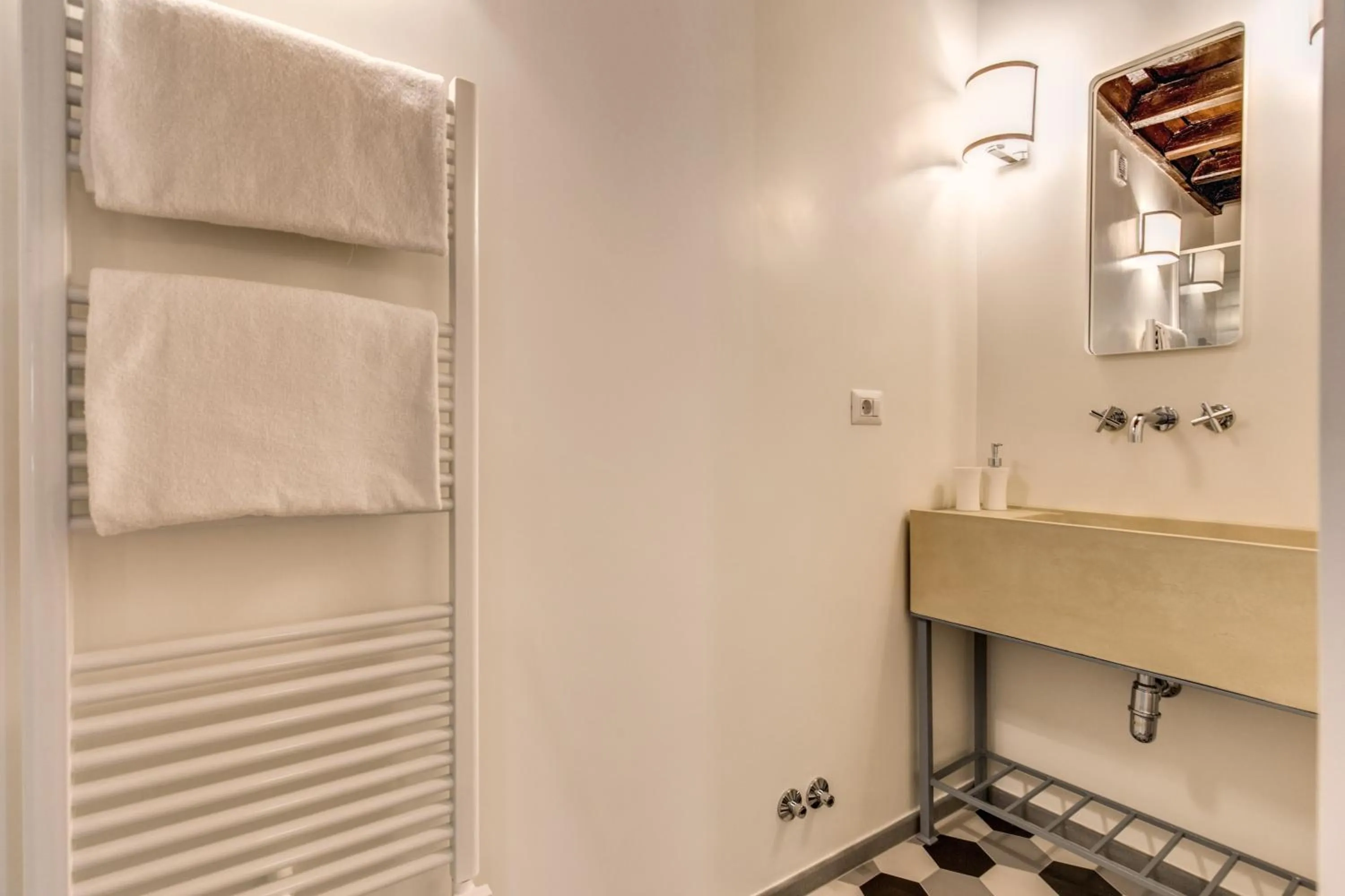 Bathroom in YourSuiteRome