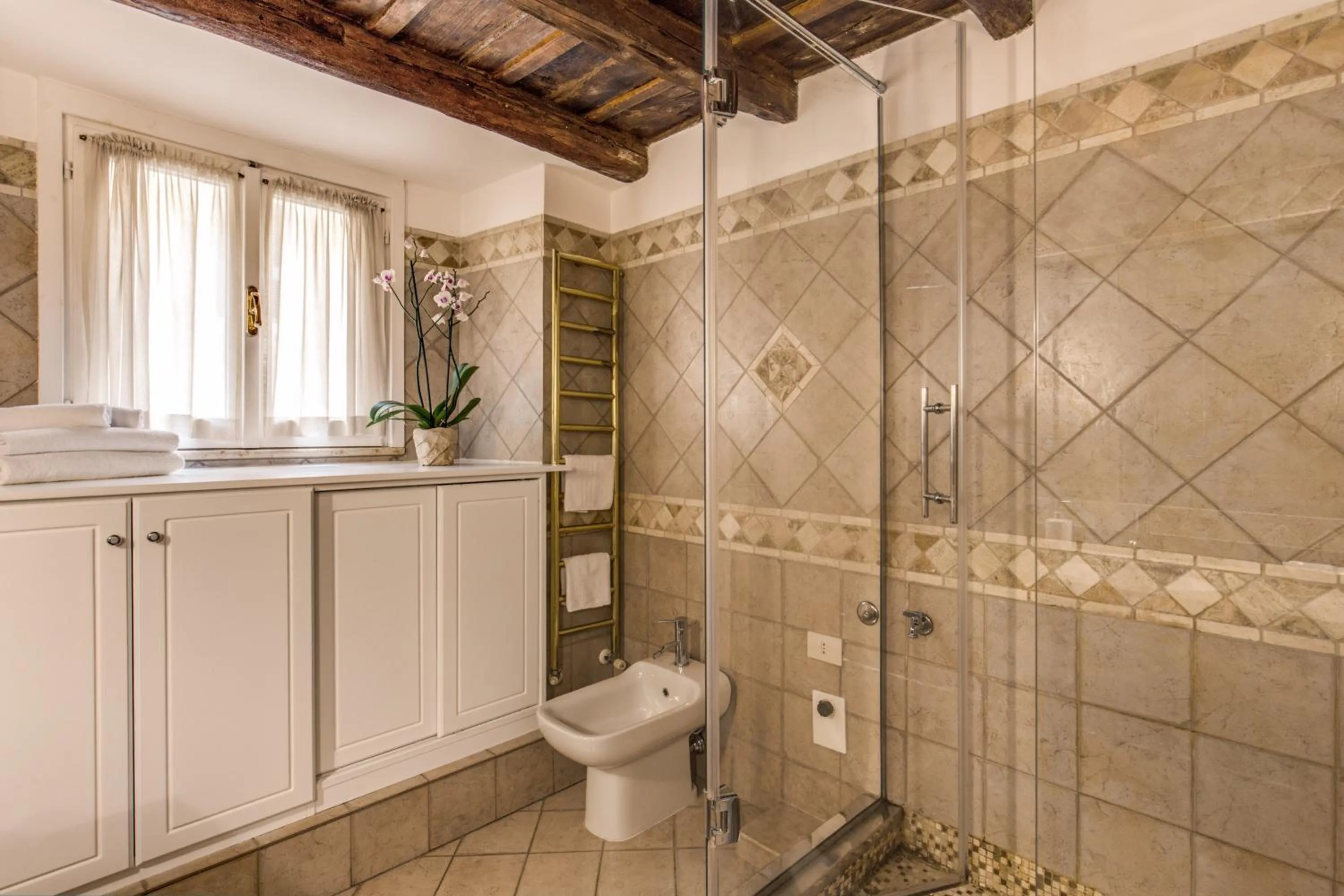 Shower in YourSuiteRome