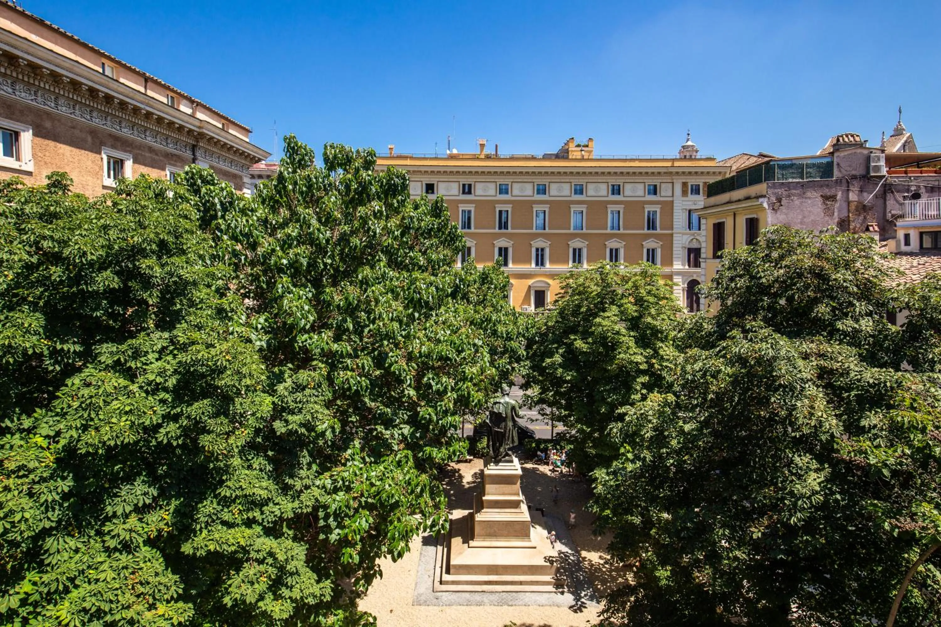 City view in YourSuiteRome