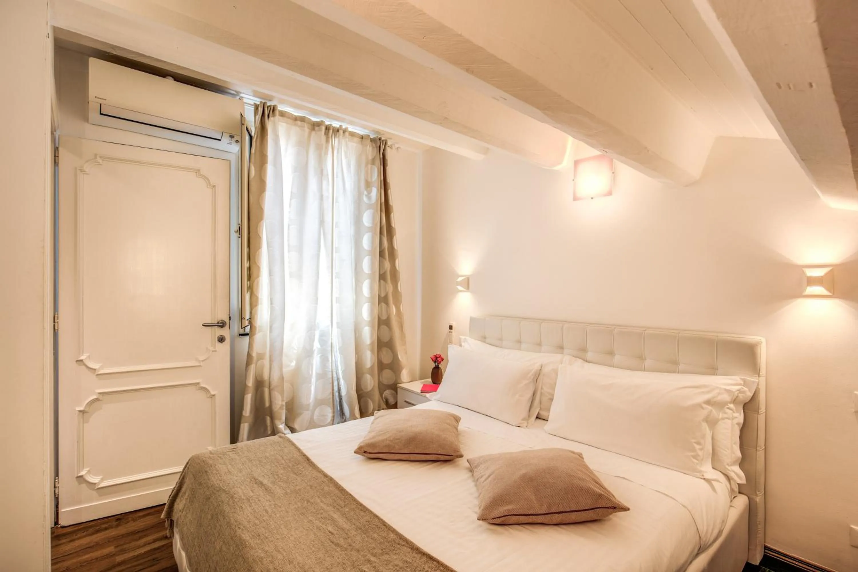 Bedroom, Bed in YourSuiteRome