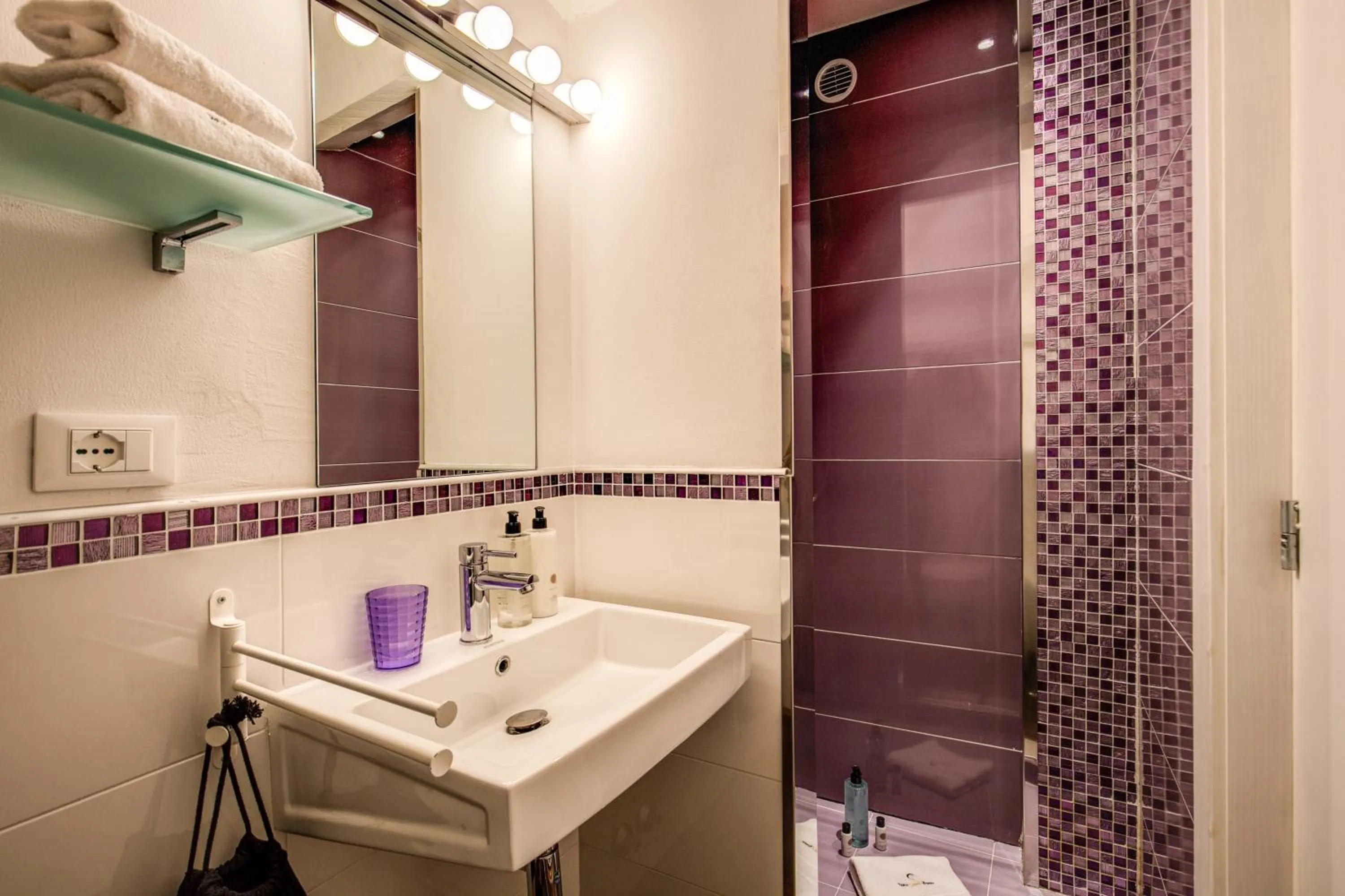 Bathroom in YourSuiteRome