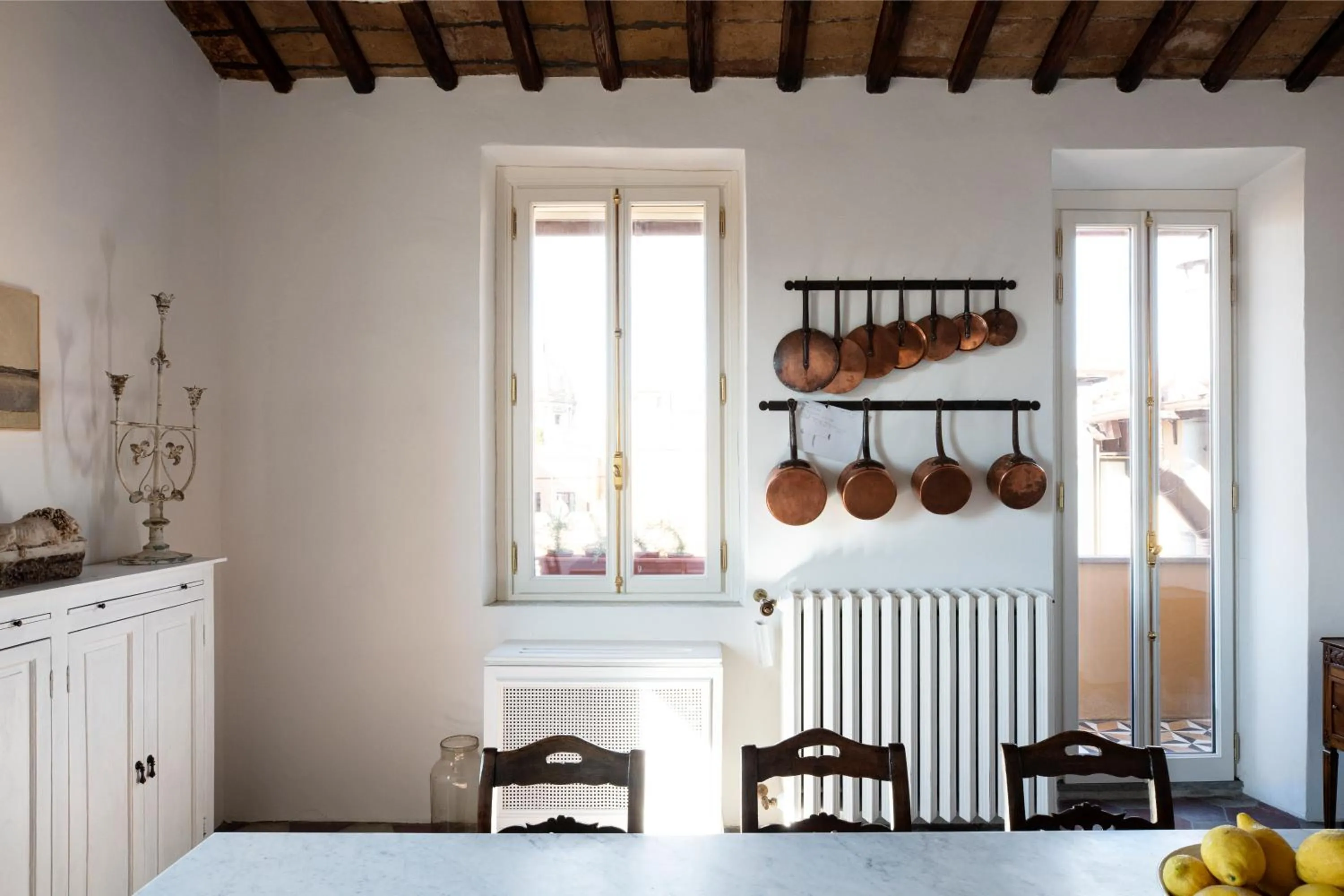 Dining area in YourSuiteRome