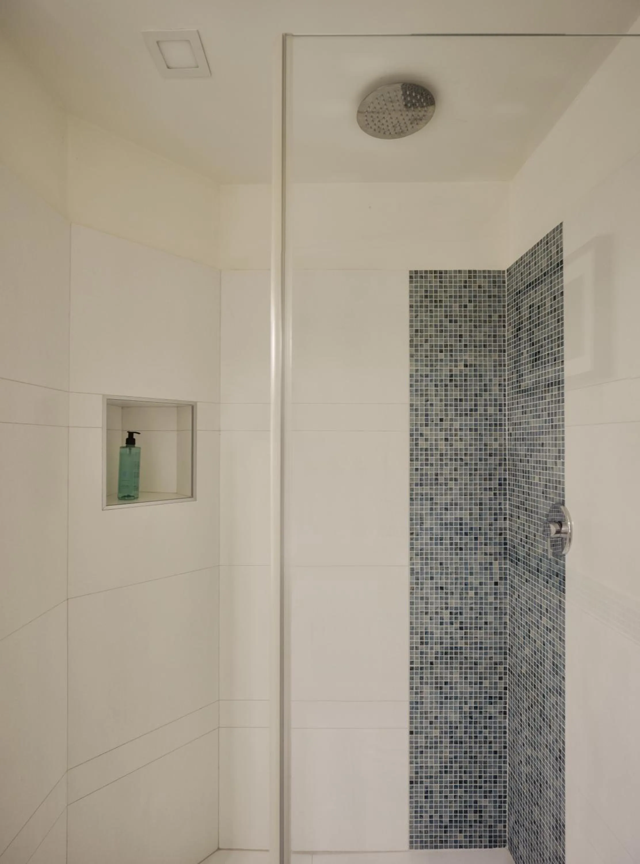 Shower in YourSuiteRome