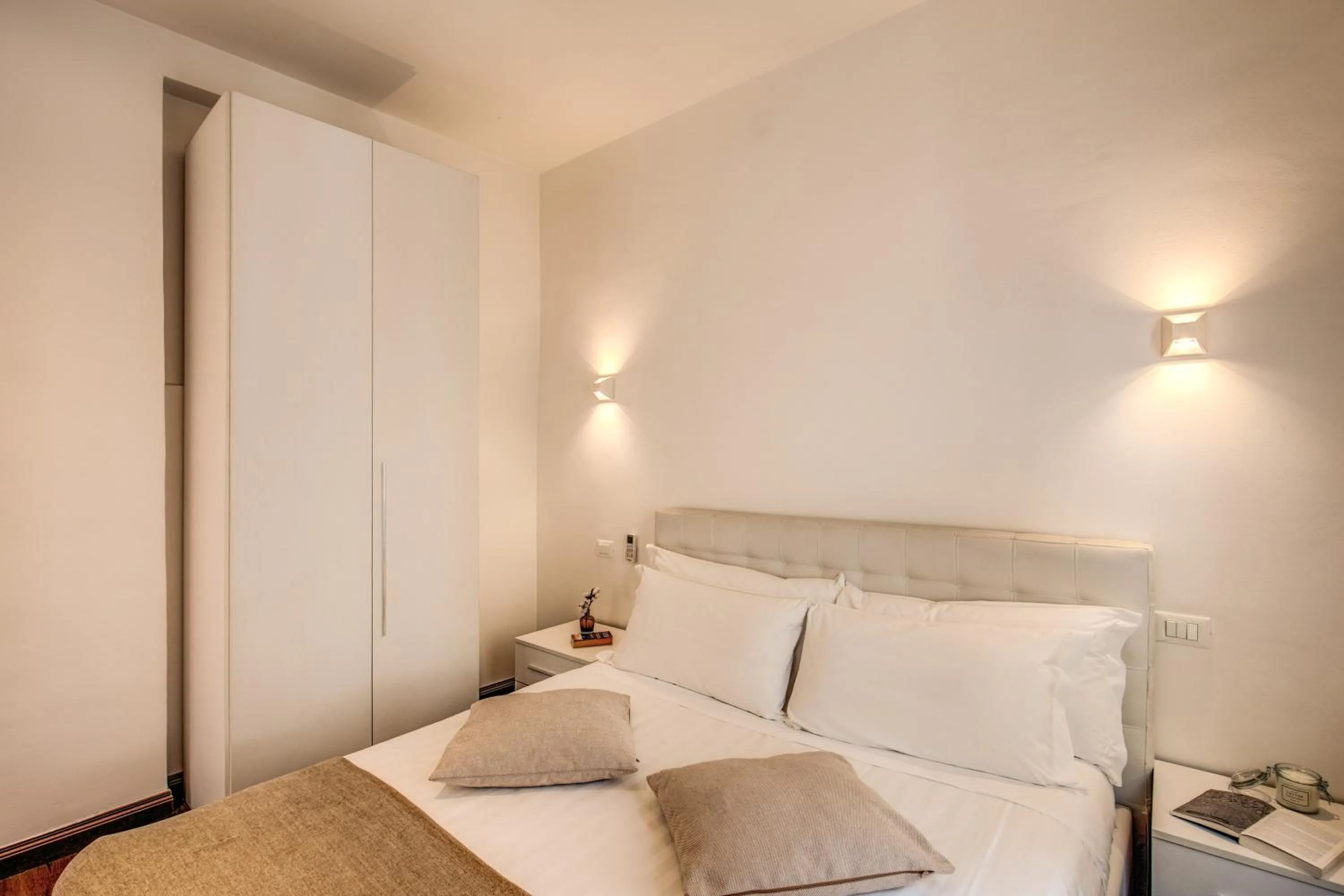 Photo of the whole room, Bed in YourSuiteRome