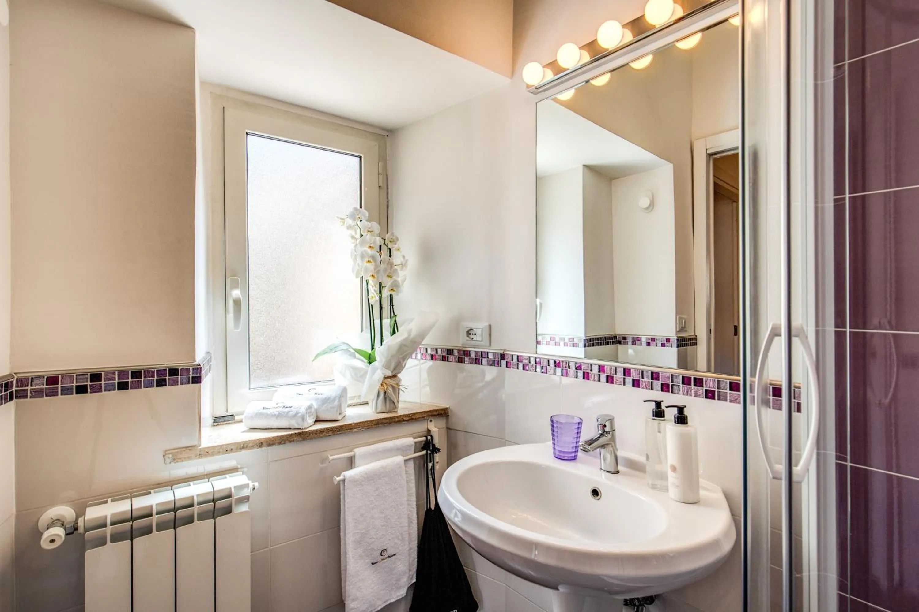 Bathroom in YourSuiteRome