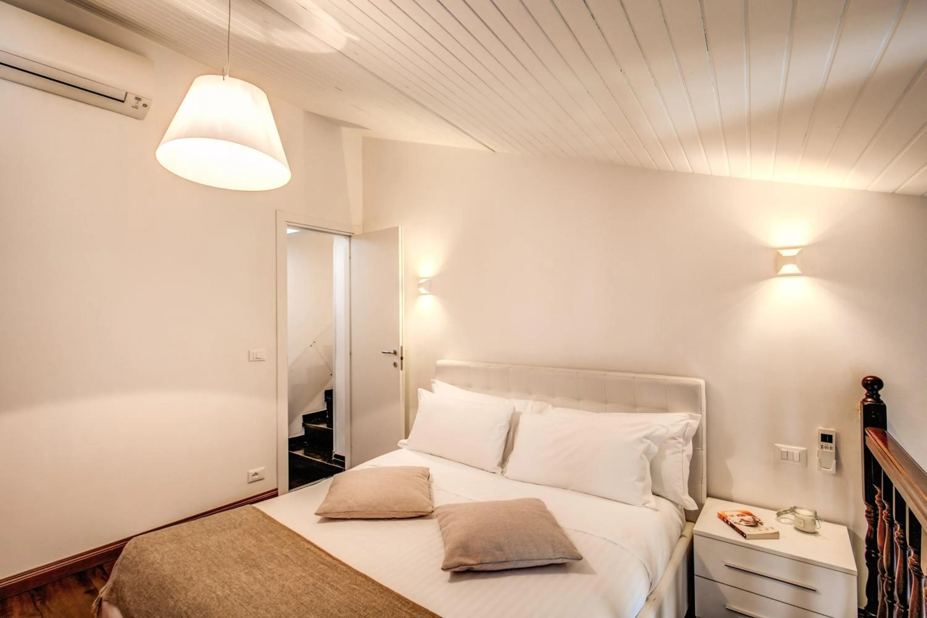 Bedroom, Bed in YourSuiteRome