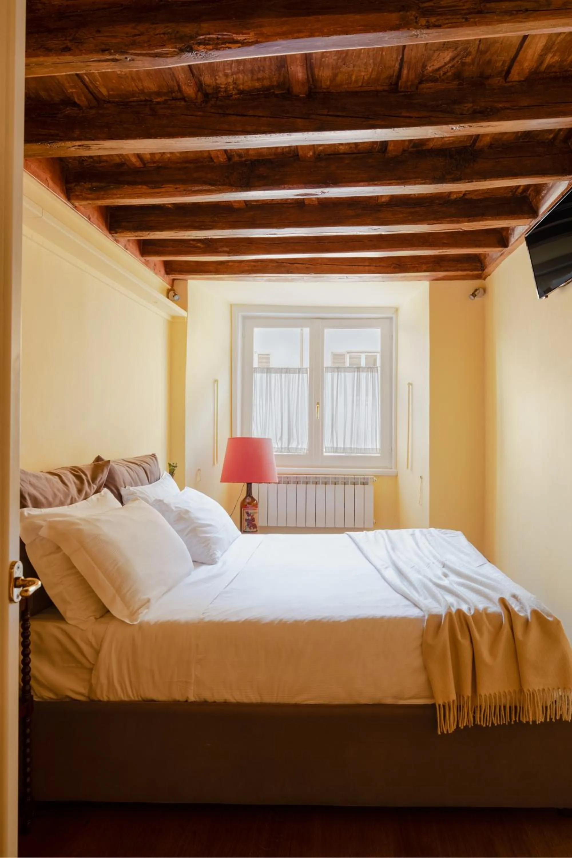 Bed in YourSuiteRome