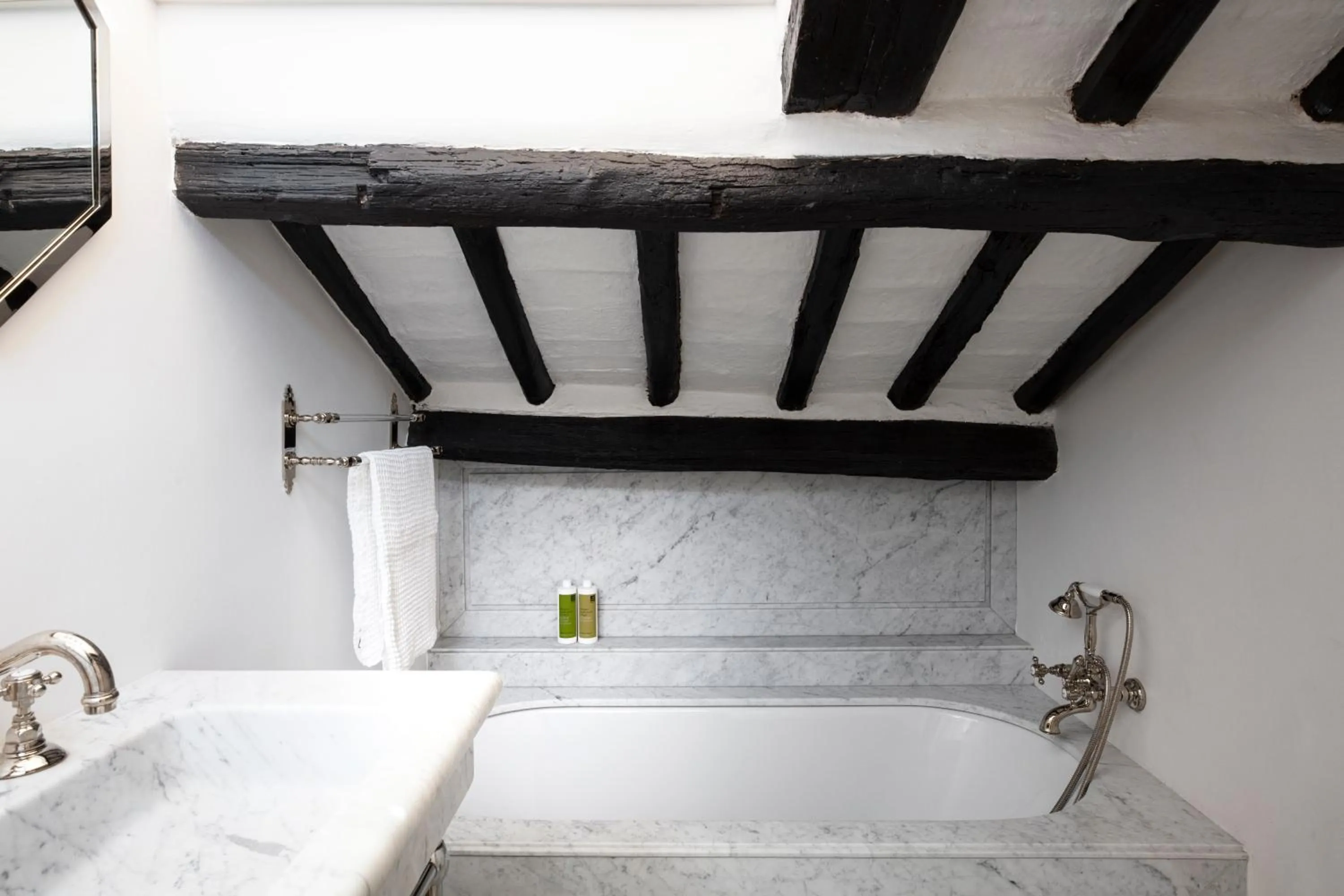 Bath in YourSuiteRome