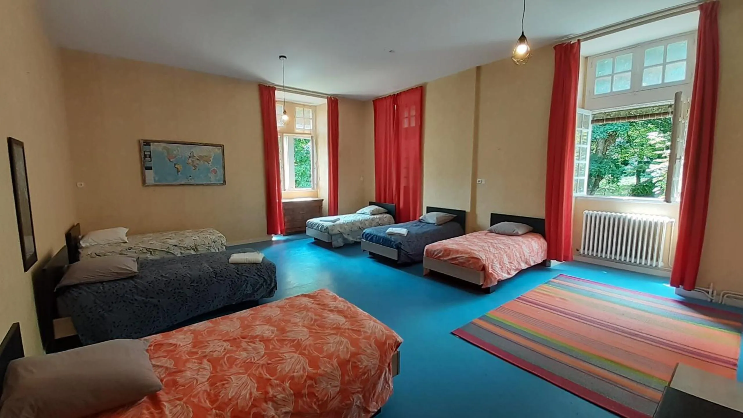 Bed in Château de Briançon, The Originals Relais