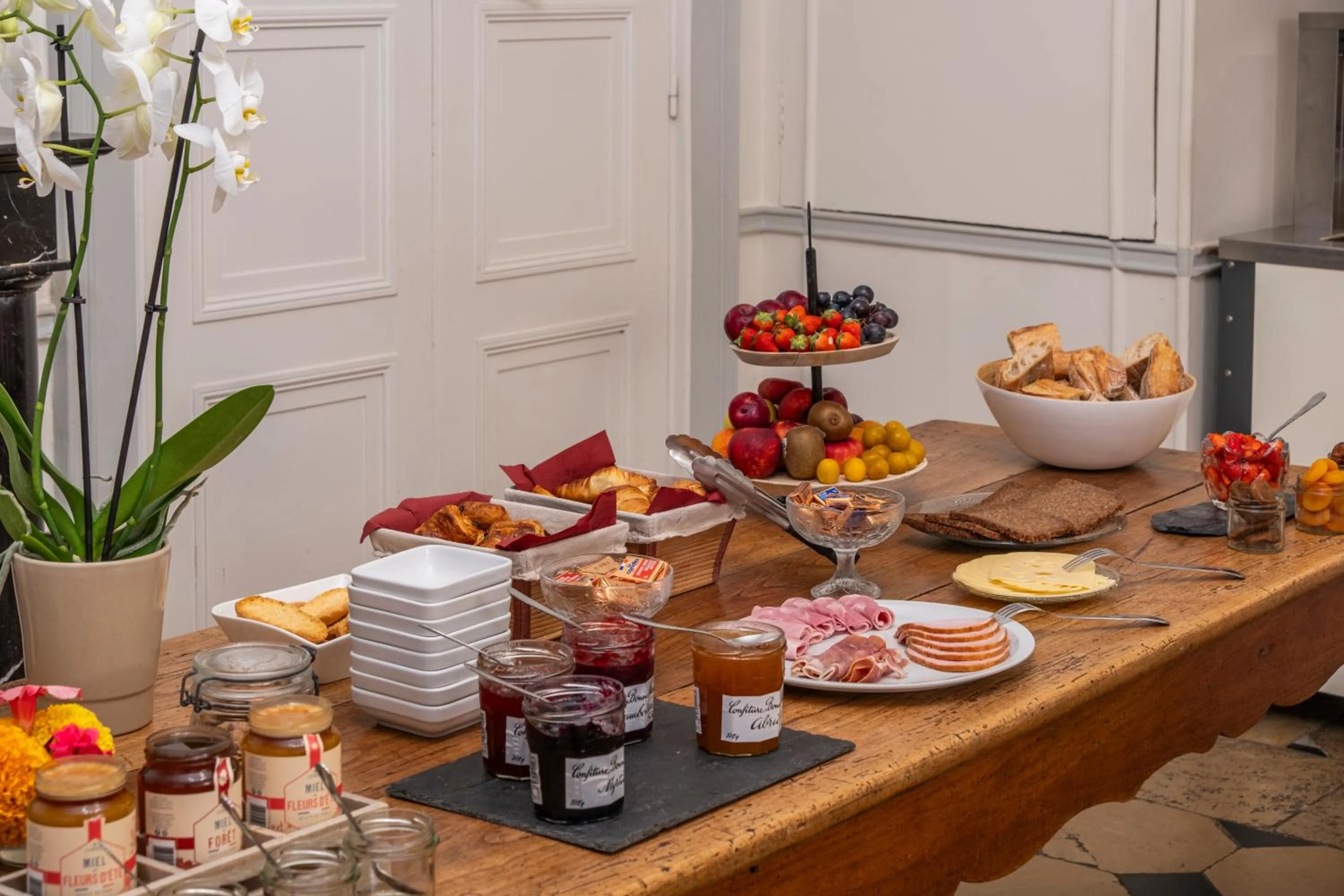 Breakfast in Château de Briançon, The Originals Relais