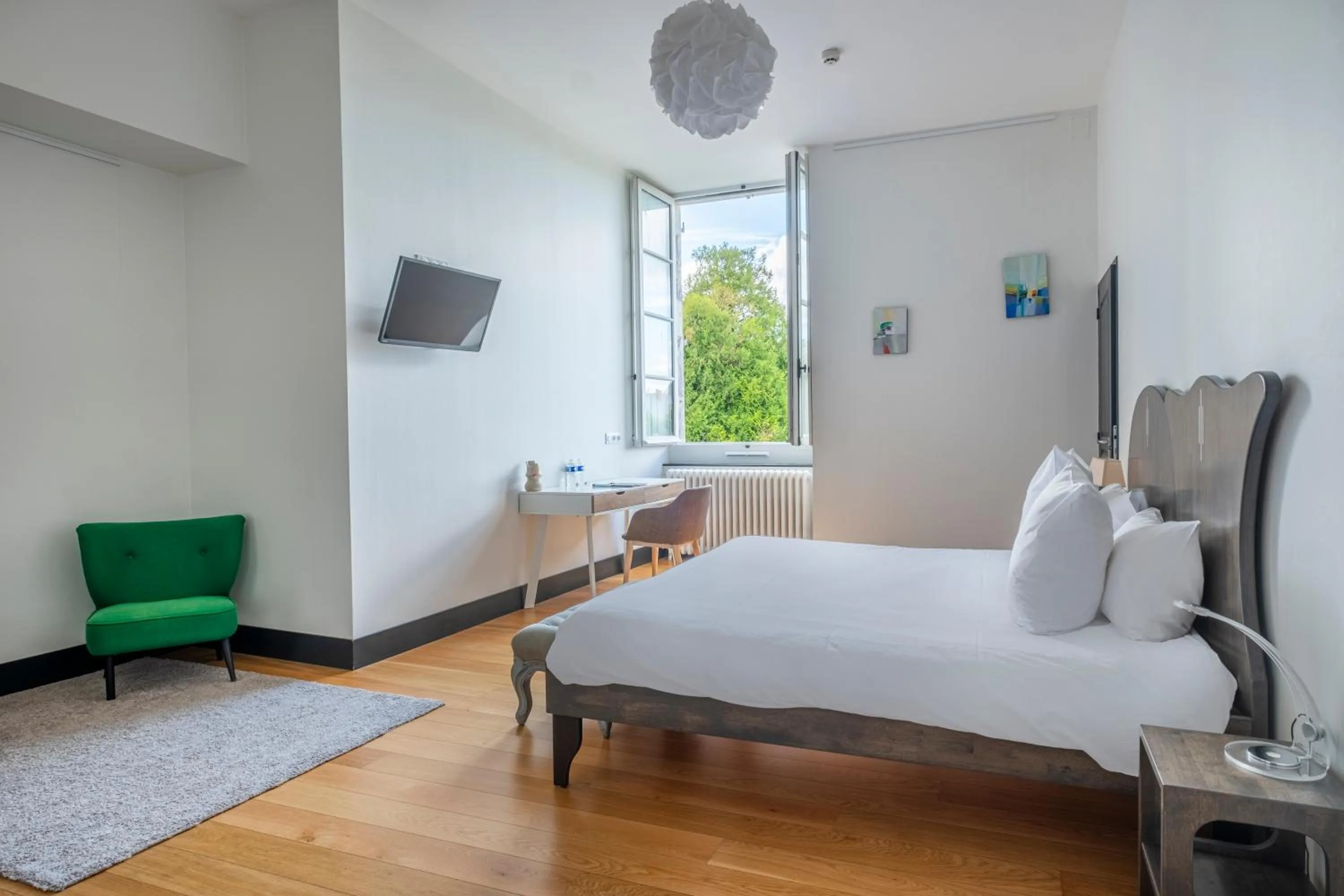 Photo of the whole room, Bed in Château de Briançon, The Originals Relais