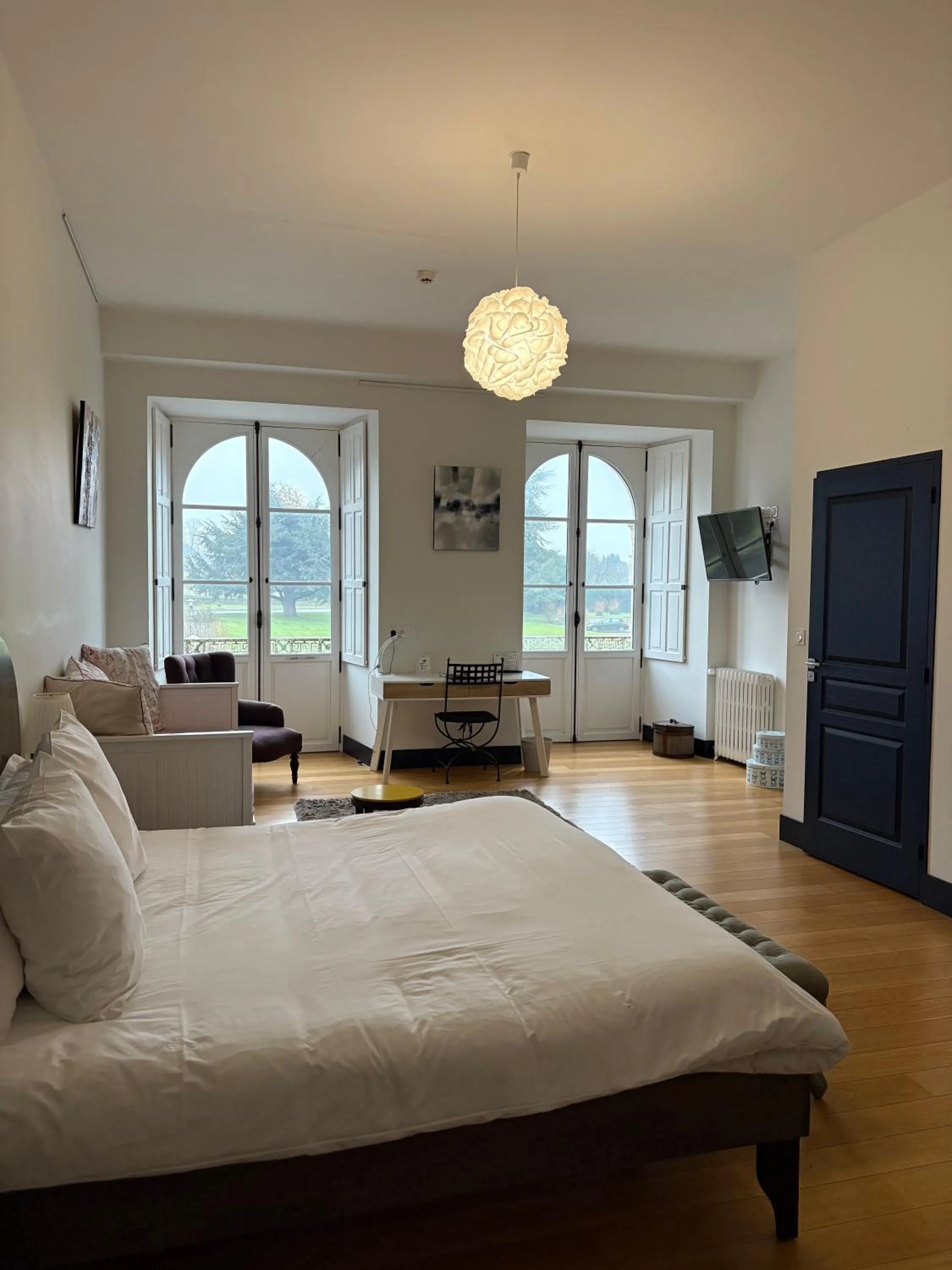 Bed in Château de Briançon, The Originals Relais